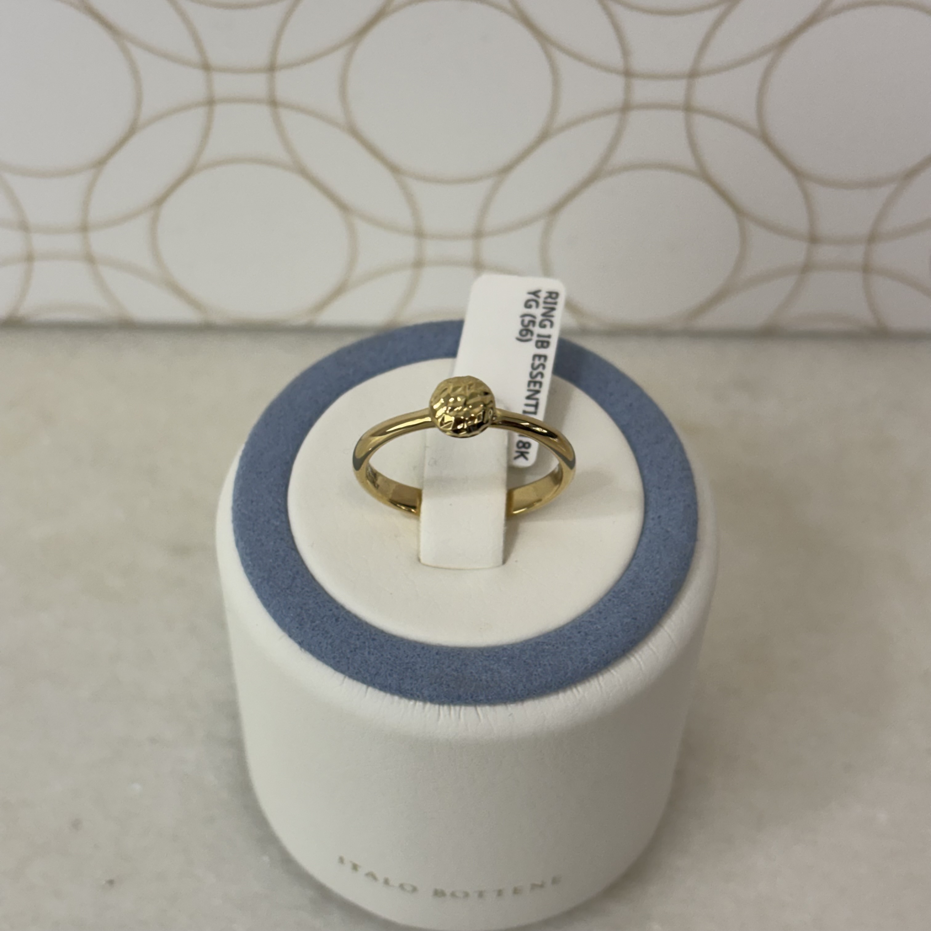 Dit is een ring van het merk Italo Bottene gemaakt voor dames.
De specificaties zijn als volgt:
Ringmaat: 56