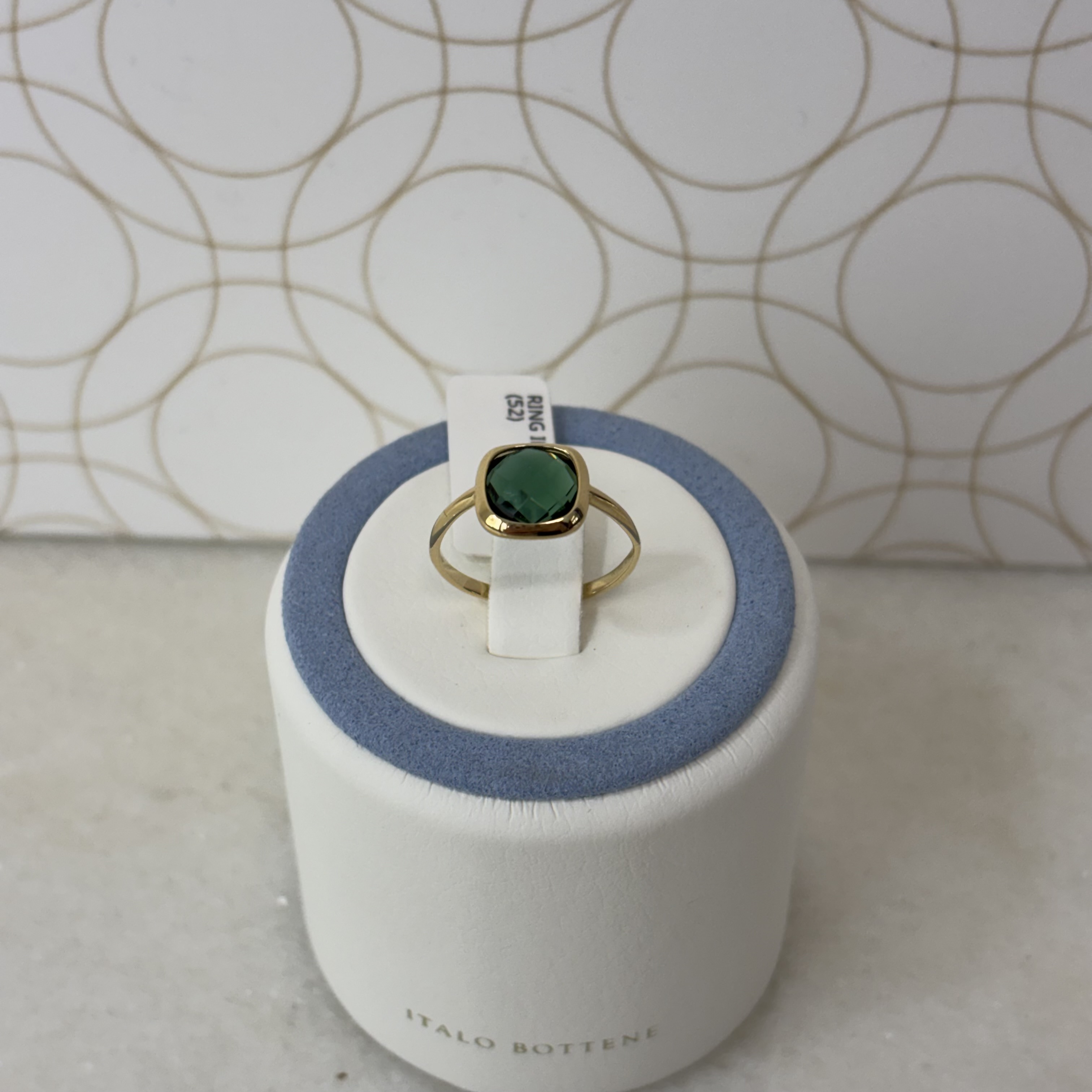 Dit is een ring van het merk Italo Bottene gemaakt voor dames.
De specificaties zijn als volgt:
Ringmaat: 54
