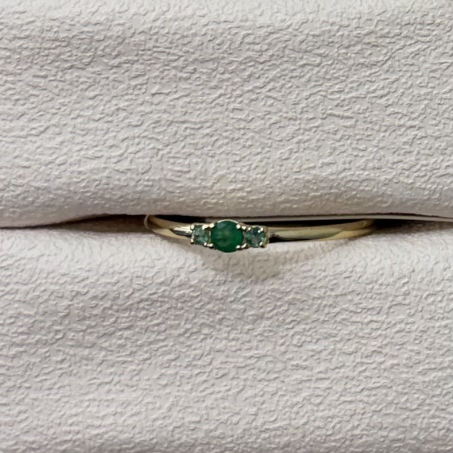 Geelgouden ring met smaragd