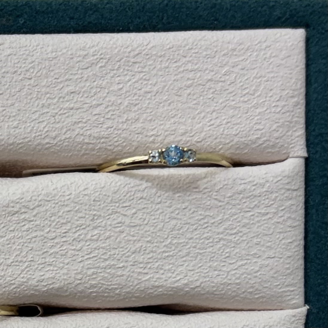 Dit is een ring van het merk Swing Jewels gemaakt voor dames.
De specificaties zijn als volgt:
Ringmaat: 56