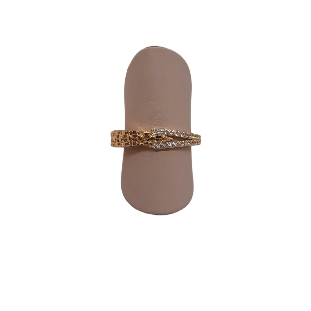 De gouden ring, modelnummer BREA-JOY-0004083, is gemaakt van 14 karaat goud en is voorzien van stenen. Deze glanzende goudkleurige ring heeft maat 54 en is perfect voor dagelijks gebruik of speciale gelegenheden. Draag hem solo voor een subtiele look of combineer met andere sieraden voor een opvallende stijl. Perfect voor de moderne vrouw.