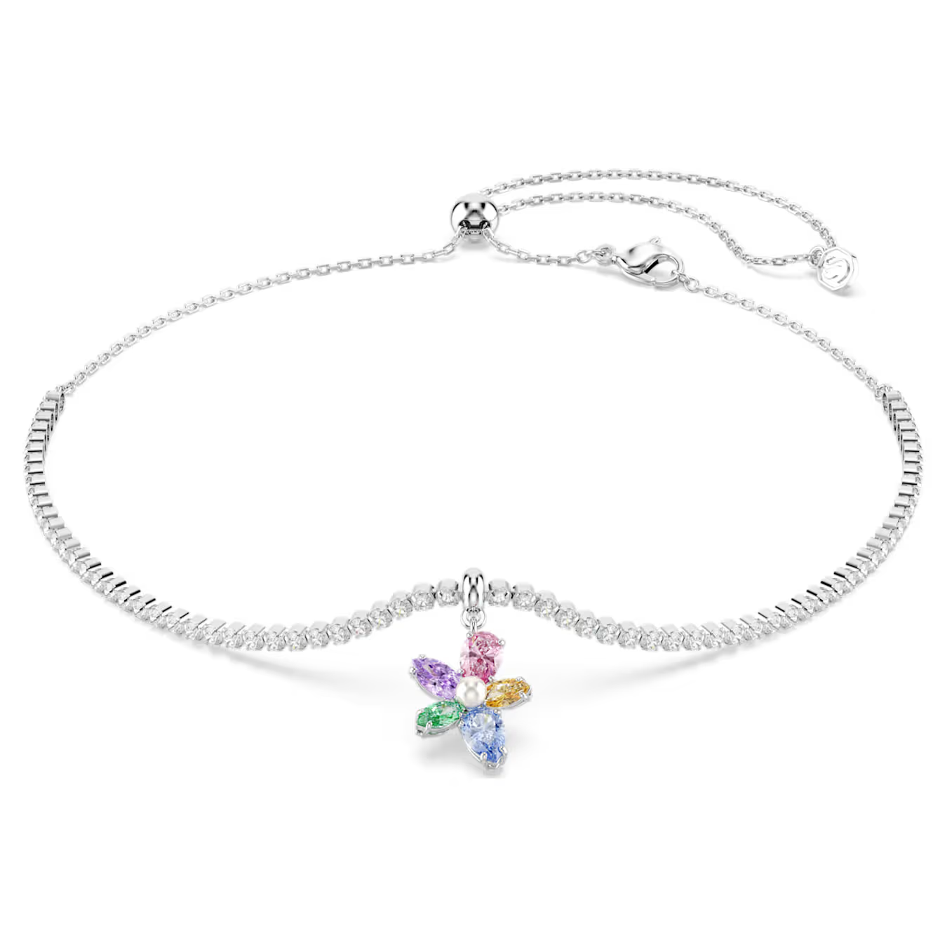 Deze choker met rhodium toplaag weerspiegelt de eeuwige natuur en is voorzien van een centraal bloemmotief, bestaand uit vijf Swarovski Zirkonia in verschillende slijpvormen en kleuren. Een enkele Swarovski Crystal Pearl is in het midden gezet, terwijl heldere Swarovski Zirkonia als een delicate ketting om de hals zijn gedrapeerd. Pas de schuifsluiting aan om de choker op maat te maken en draag hem samen met de bijpassende armband.

Artikelnr.: 5749189
Collectie:  Ariana Grande x Swarovski
Lengte (minimum - maximum): 30 - 44 cm
Formaat motief: 1.5 x 1.2 cm
Materiaal:  Kristallen, Rodium-verguld, Cubic zirconia
Kleur:  Meerkleurig
Type sluiting:  Karabijn