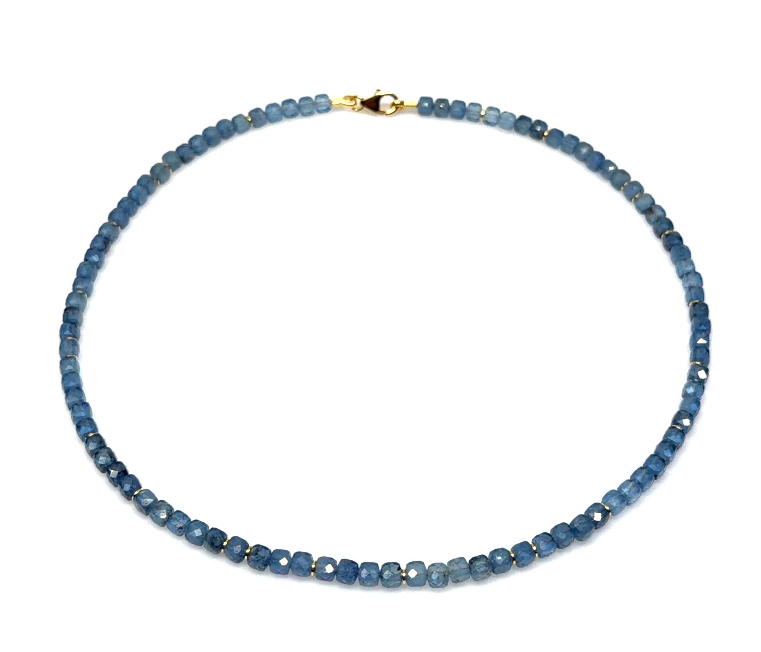 Het product Collier go, aquamarijn AA 4mm dc met modelnummer N-25-13488GO is een prachtige halsketting met aquamarijn kralen van 4 mm. Dit juweel voegt een elegante en verfijnde touch toe aan elke outfit. Draag het als opvallend stukje bij formele gelegenheden of als subtiele accent in een casual look. Perfect voor elke juwelenliefhebber!