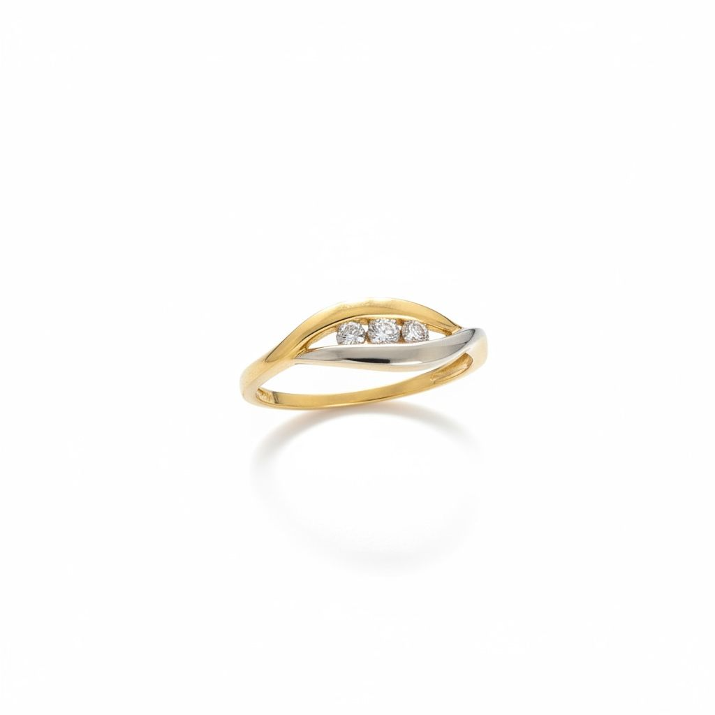 14 karaat bicolor ring met 3 briljanten van totaal 0.10 Caraat.