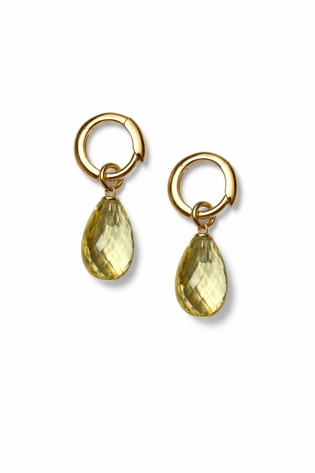 De Mini creolen go, lemon quartz met modelnummer E-25-64942 zijn elegante oorbellen voorzien van lemon quartz edelstenen. Ideaal voor zowel dagelijks gebruik als bijzondere gelegenheden vanwege hun veelzijdige ontwerp. Combineer ze met casual of formele kleding voor een verfijnde uitstraling. Perfect als cadeau of voor jezelf als subtiele eye-catcher bij elke outfit.