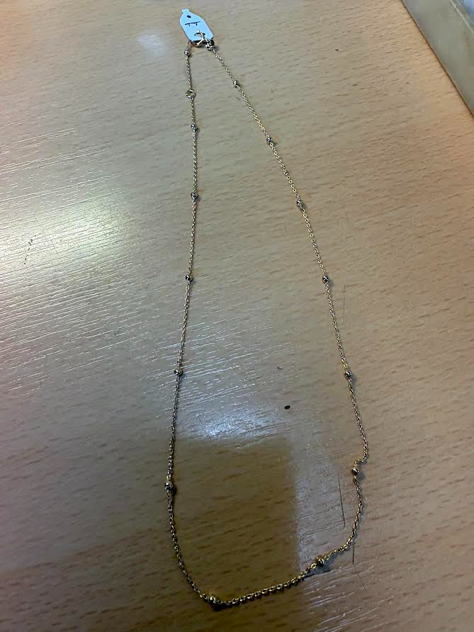 ketting in plaque in forcat schakel met kleine bolletjes tussen