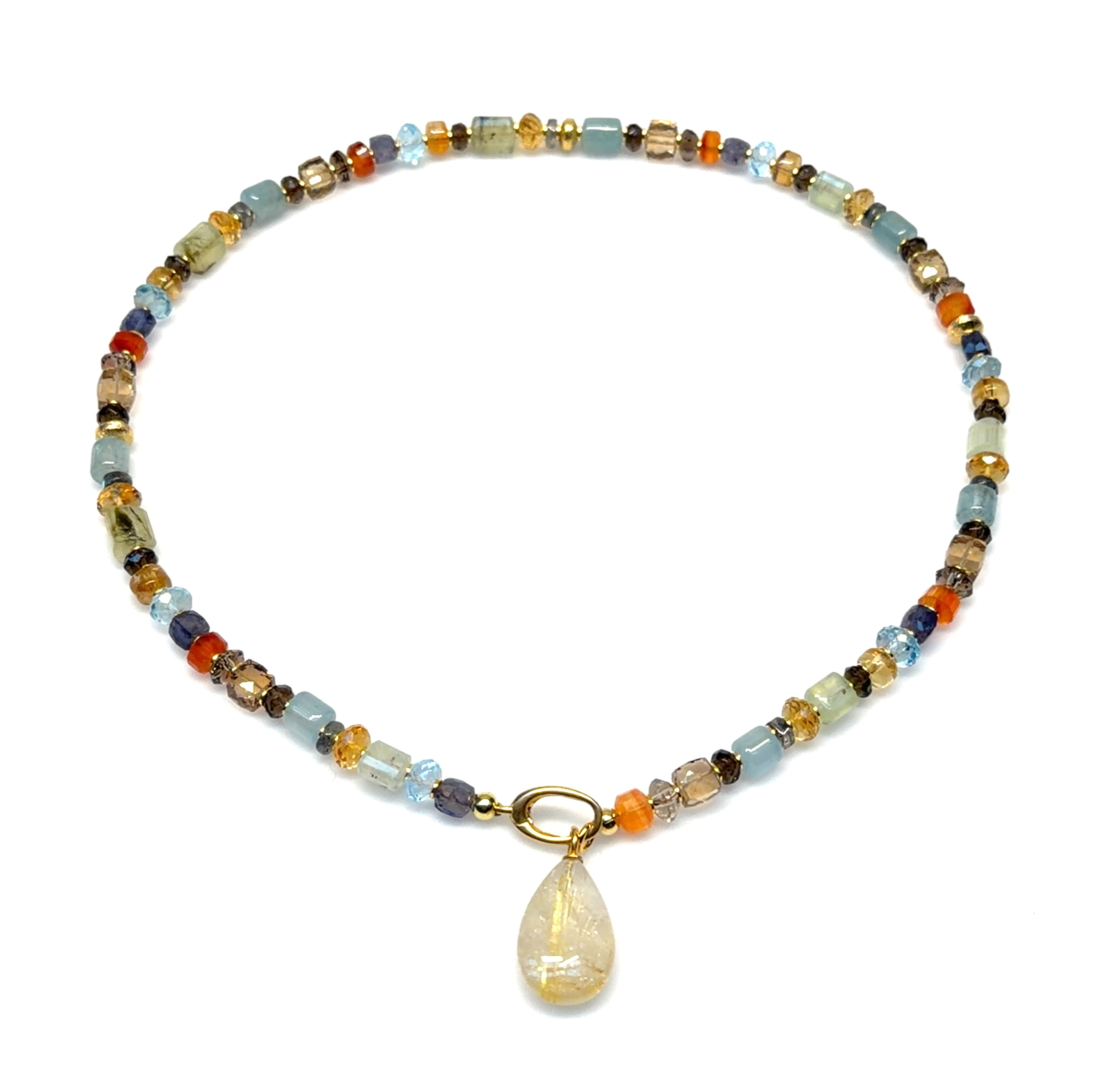 De Collier go, blauw topaas, aqua, rutiel, karneool, prehniet (model N-25-10586GO) is een elegante ketting van een ongedefinieerd merk. Deze prachtige ketting combineert diverse edelstenen voor een unieke uitstraling. Draag deze ketting bij een chique avondjurk of als blikvanger op een eenvoudige outfit voor een verfijnde look. Perfect voor zowel dagelijkse als speciale gelegenheden.