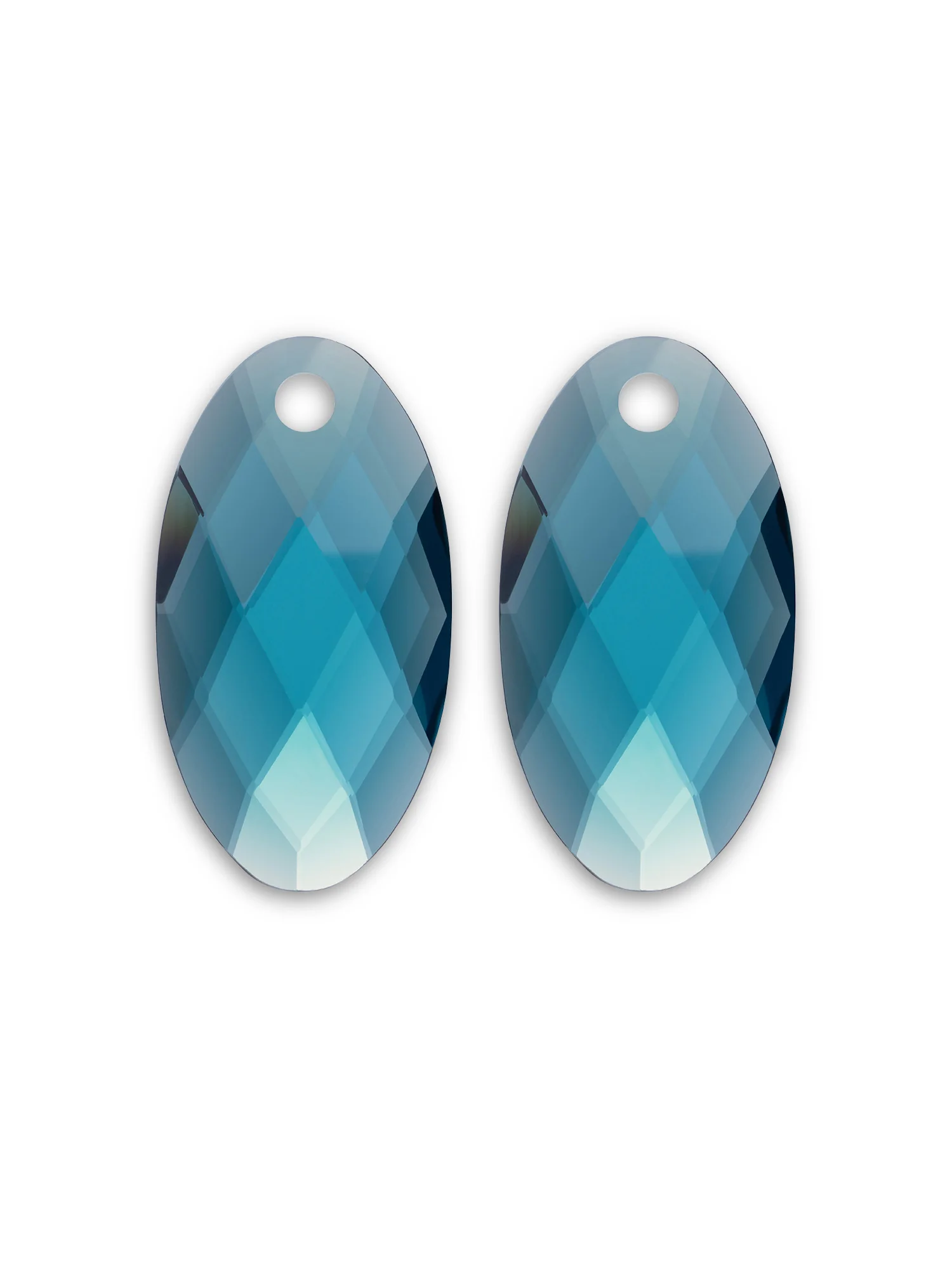 Oorbel Edelstenen Large Leaf Turquoise Quartz. Het ontwerp laat de Turquoise Quartz centraal schitteren, zonder afleiding. De levendige tint vangt het licht en omlijst je gezicht met een frisse gloed. Dankzij het lichte draaggevoel blijven de oorbellen comfortabel, van meeting tot diner. Draag ze solo als helder focuspunt, of mix met kleine studs voor een gelaagde ear stack. De kleur harmonieert met zilver en witgoud, en geeft denim, wit en grijs een moderne lift. Naast zwart ontstaat een elegant contrast. De afwerking is glad en zorgvuldig, zodat je ze zorgeloos vaak kunt dragen. Een tijdloze keuze wanneer je je dagelijkse stijl wilt verrijken met een persoonlijk kleuraccent dat seizoenen overstijgt en elke dag rustig laat stralen.