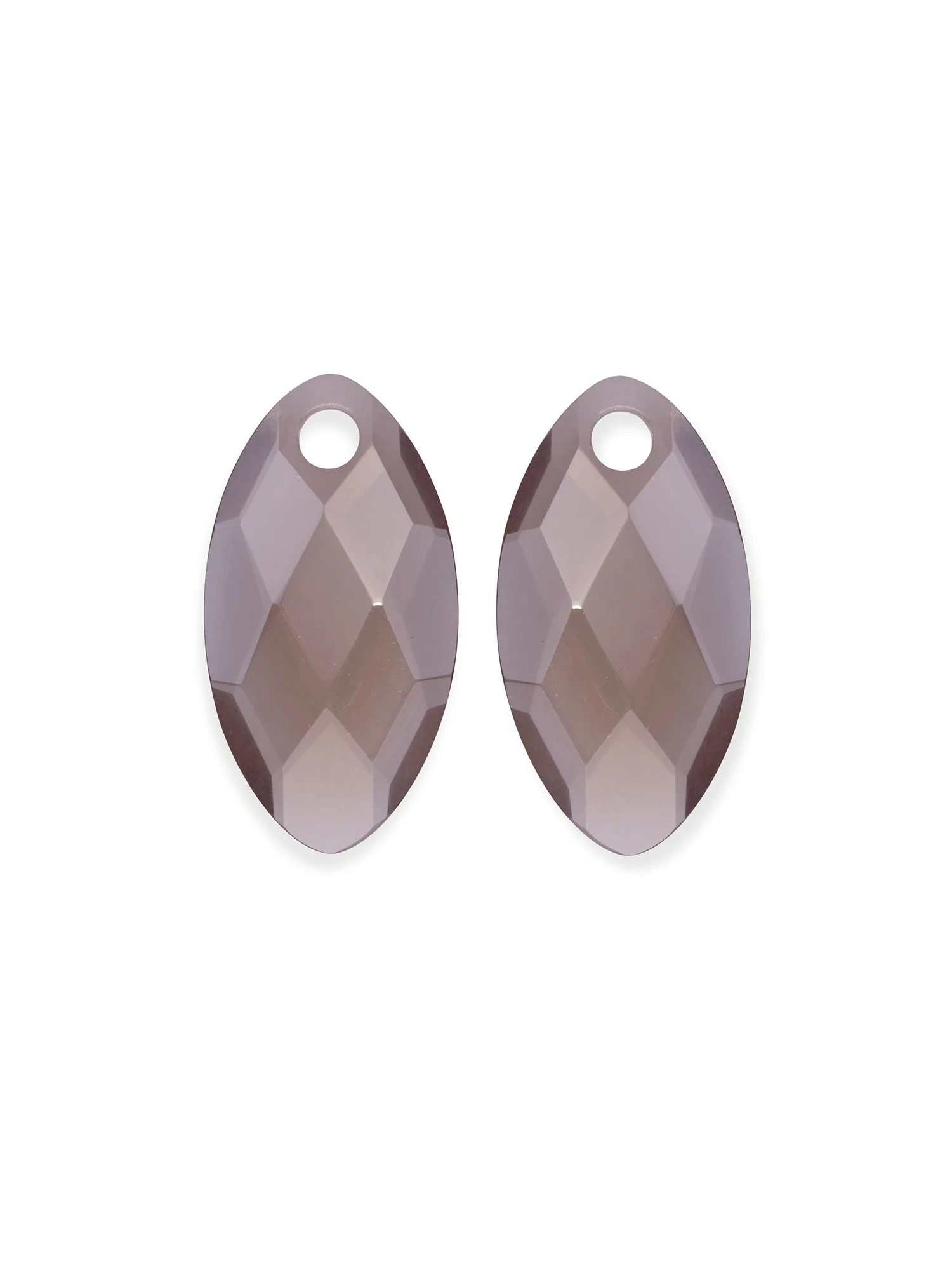 De Oorbel Edelstenen Leaf Smoky Quartz is een sieraad dat de kracht van de natuur weerspiegelt. De bladvormige slijping geeft de steen een elegante, organische uitstraling, terwijl de rokerige kwarts symbool staat voor bescherming, aarding en emotionele rust. Deze steen is perfect voor vrouwen die op zoek zijn naar evenwicht in hun sieraden &eacute;n in hun leven. De warme, neutrale kleur maakt deze edelsteen veelzijdig en stijlvol &ndash; ideaal voor dagelijks gebruik of als aardse toets bij een avondlook. Natuurlijke elegantie met een diepe betekenis.