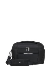De Samsonite Re-Lite Schoonheidskoffer in Black, modelnummer 154963-1041, is een stijlvol en functioneel accessoire. Deze beautycase behoort tot de categorie reisbagage-accessoires en is specifiek ontworpen voor cosmetica. Draag hem comfortabel dankzij de verstelbare schouderriem of handvat. Ideaal voor georganiseerd reizen met al je schoonheidsproducten. Perfecte metgezel voor onderweg!
Hoofdmateriaal buitenkant
Polyester. 100% van het gewicht van de buitenste stof en de voering aan de binnenkant zijn gemaakt met gerecycleerde petflessen.

Afmetingen
25 x 34 x 21 cm
Volume
15 L
Gewicht
0.6 kg