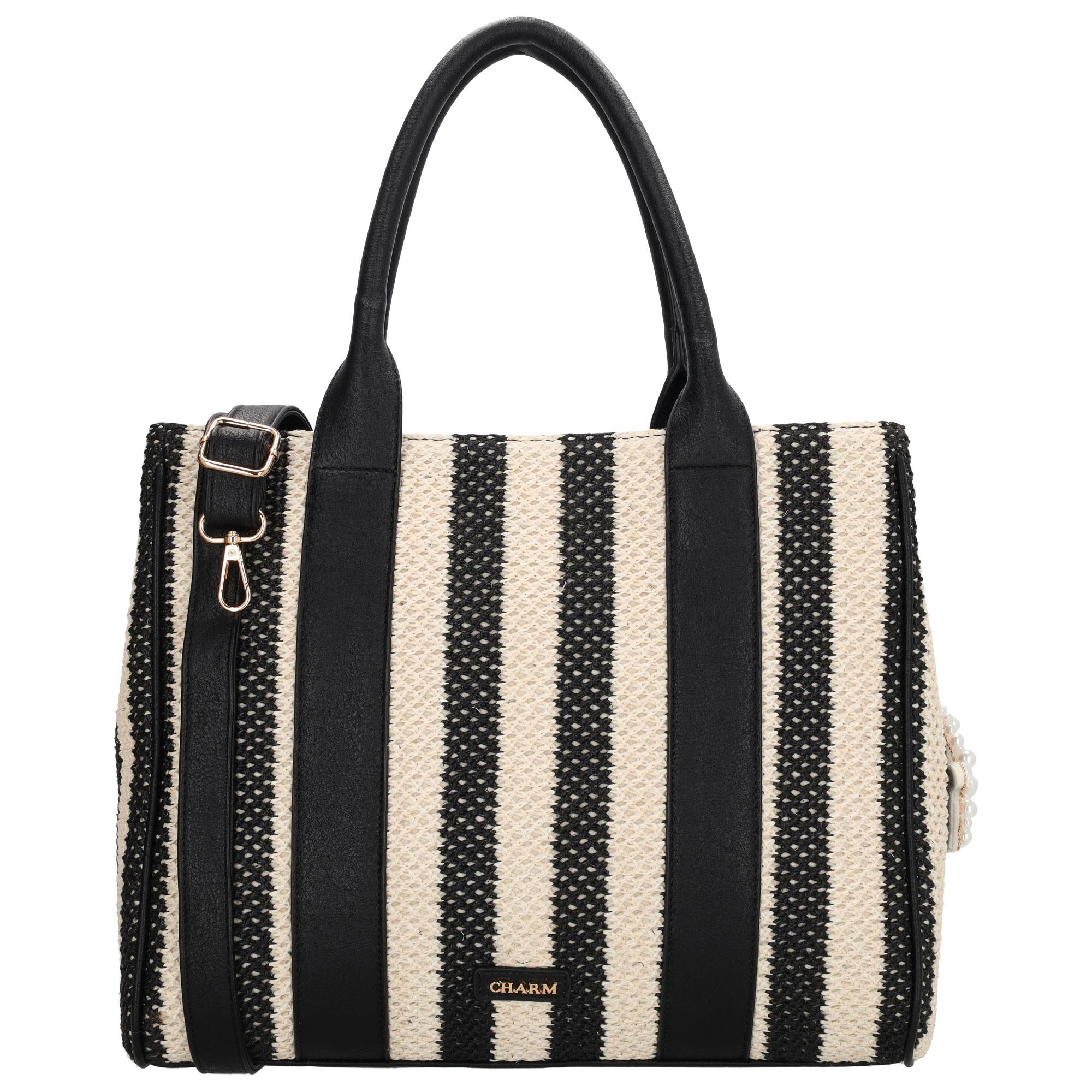 De Charm London Capri Shopper is een ruime en stijlvolle tas met een zomerse gestreepte riet look. De twee stevige handvaten maken de shopper ideaal voor dagelijks gebruik en dankzij de ritssluiting berg je je spullen veilig op. Binnenin vind je een overzichtelijke indeling met een tussenritsvak, twee insteekvakken en een ritsvak zodat je al je essentials netjes georganiseerd meeneemt.

Aan de achterkant bevindt zich een extra ritsvak voor items die je graag snel wilt pakken. De verstelbare en afneembare schouderband geeft je de vrijheid om de shopper ook comfortabel crossbody te dragen. Als speelse finishing touch is de tas voorzien van een bag charm met een zeester die de zomerse look compleet maakt.

Kenmerken:


&bull; Shopper met twee handvaten
&bull; Gestreepte riet look
&bull; Sluit met rits
&bull; Tussenritsvak
&bull; Twee insteekvakken
&bull; Ritsvak aan de binnenkant
&bull; Achterritsvak
&bull; Verstelbare en afneembare schouderband
&bull; Bag charm met zeester