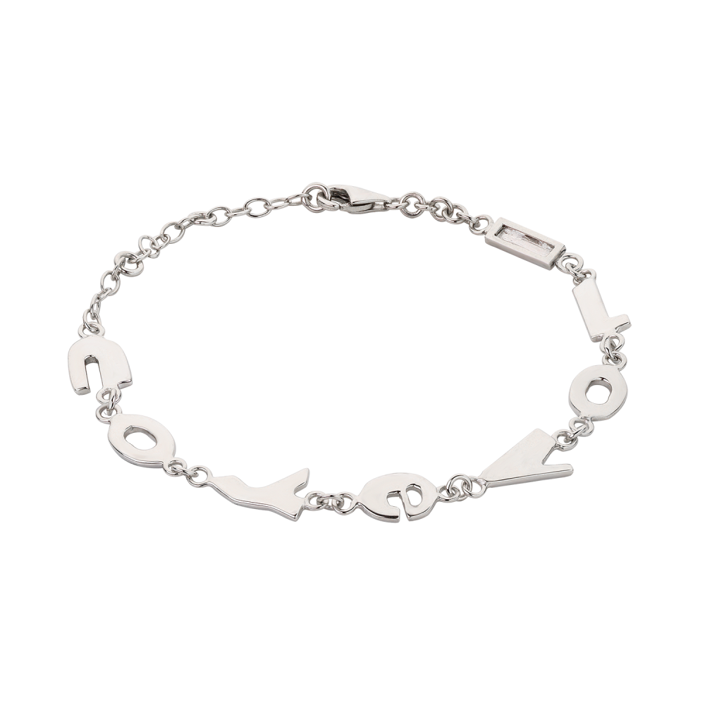 De Memory Lane LOVE XSSM (modelnummer RR-ML001-XSSM) is een fantasiearmband in de juwelencategorie. Dit unieke sieraad voegt een vleugje elegantie toe aan elke outfit. Draag het solo voor een subtiele look of combineer met andere armbanden voor een gelaagde stijl. Perfect voor zowel casual als formele gelegenheden. Voeg wat glamour toe aan je stijl!