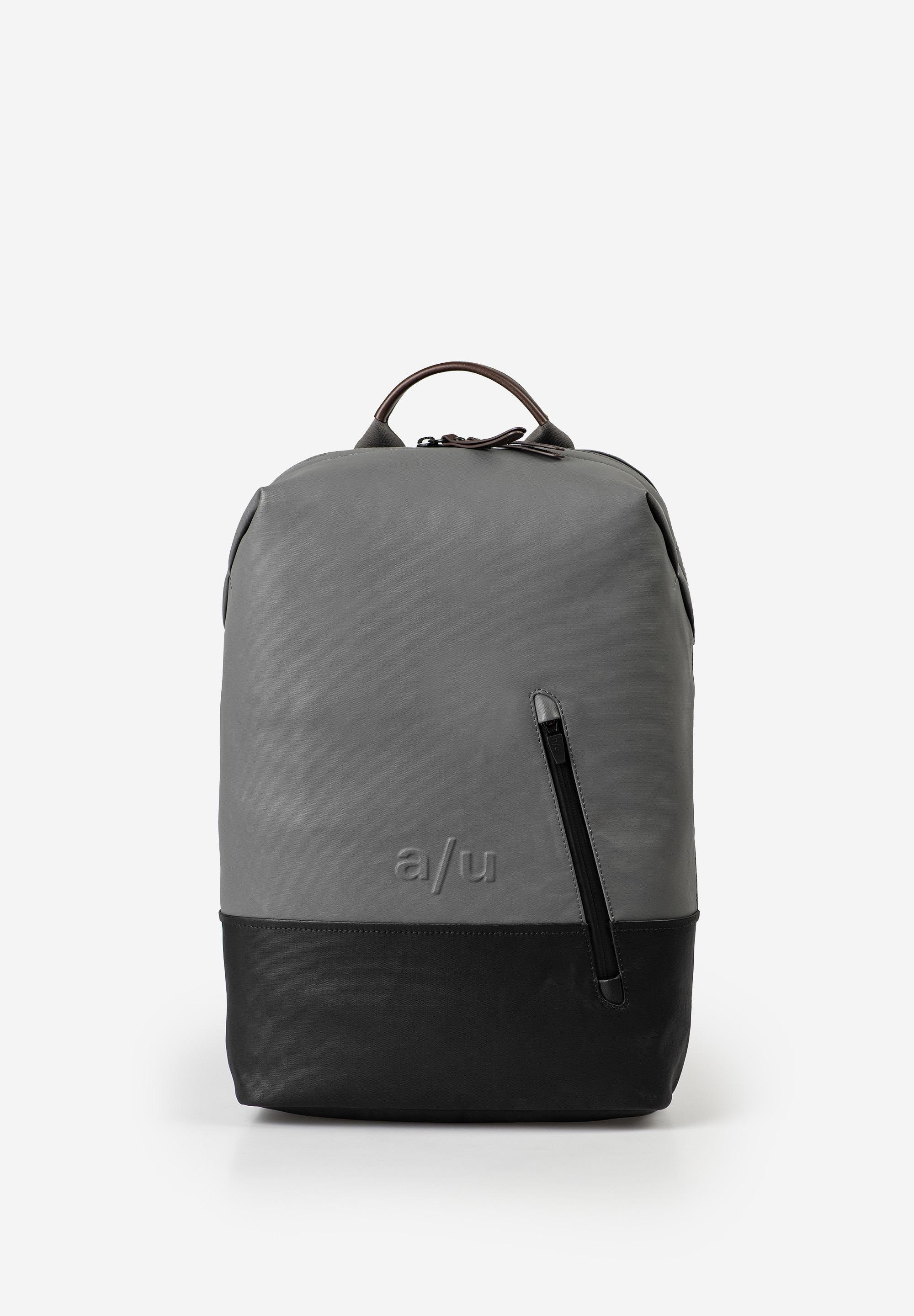 Deze prachtige Japanse Hamamatsu-rugzak van AuntsandUncles is gemaakt van hoogwaardig waterafstotend canvas materiaal en heeft een stijlvolle natuur kleur. De rugzak is ontworpen om comfortabel te dragen, met verstelbare schouderbanden en een handvat aan de bovenkant. Met zijn handige formaat van 13 inch is deze rugzak ideaal voor dagelijks gebruik. Een must-have accessoire voor elke stijlbewuste persoon!

Aan de binnenkant uitgerust met diverse vakken:
Insteek vak,
telefoonvak,
2 vakken voor een pen,
ritsvak
beschermd notebook vak.

Afmetingen:
Hoogte 40cm x breed 26cm x diep 11cm

