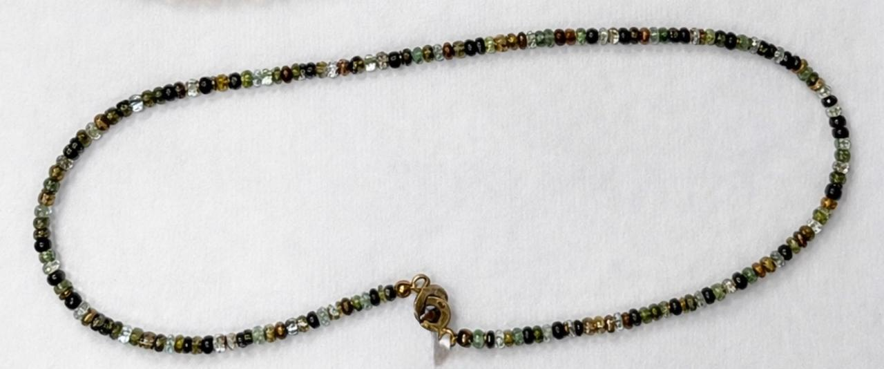 Het product met modelnummer N-17-14852GO bevat de unieke eigenschap 2.ST.ON.ES. Draag deze stijlvolle accessoire om je pols als een opvallend modestatement, zowel casual als formeel. Combineer het met andere sieraden voor een gelaagde look of draag het solo voor een elegante eenvoud. Perfect voor elke gelegenheid!