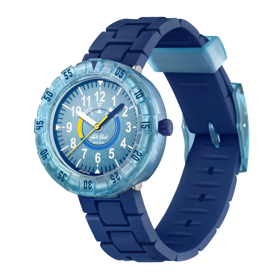 BLUEBRICK &ndash; dit kinderhorloge is ge&iuml;nspireerd op meters in vliegtuigen en is het cadeau voor kinderen die graag dromen over avonturen in de lucht terwijl ze leren klokkijken.
