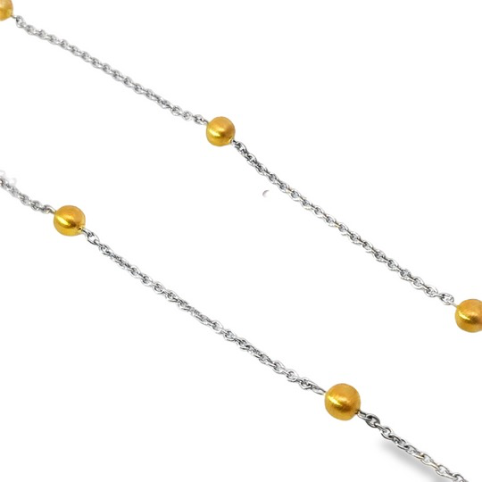 Die Kette Platin/Perlen GG 750, bietet eine luxuri&ouml;se Kombination aus edlem Platin und eleganten Perlen, ideal f&uuml;r stilvolle Anl&auml;sse. Tragen Sie diese exklusive Halskette zu formellen Kleidern oder als Highlight eines schlichten Outfits, um einen eleganten Akzent zu setzen. Perfekt f&uuml;r modebewusste Schmuckliebhaber, die ein zeitloses Accessoire suchen.