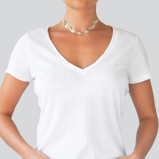 Der Collier Silber  ist ein elegantes Schmuckst&uuml;ck, das perfekt f&uuml;r besondere Anl&auml;sse geeignet ist. Als Halskette in der Kategorie Schmuck setzt er ein stilvolles Statement. Tragen Sie ihn am besten mit einem schlichten Oberteil oder Kleid, um seinen Glanz und seine Raffinesse hervorzuheben. Ein Muss f&uuml;r jeden Schmuckliebhaber.