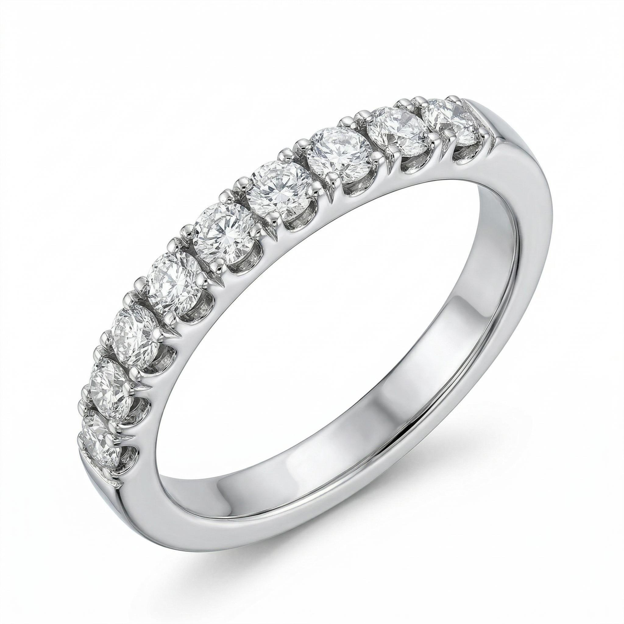 Mooie ring in wit goud 18kt met 0.54ct diamant (briljant geslepen) door de stevige kasteelzetting zitten de stenen echt vast en hebben ze toch een fantastische schittering