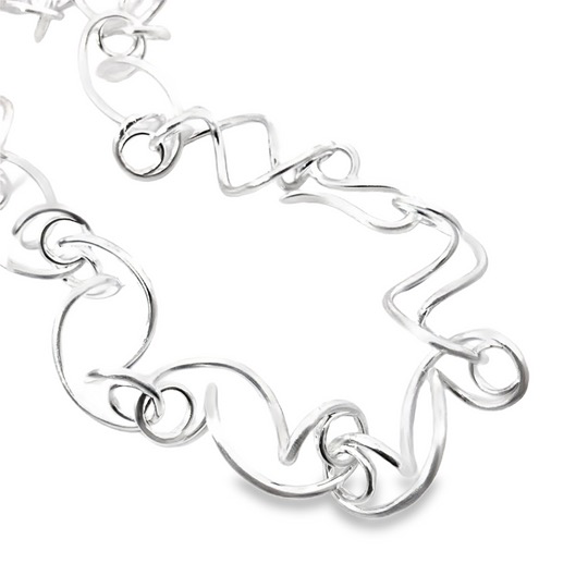 Der Collier Silber  ist ein elegantes Schmuckst&uuml;ck in der Kategorie Halsketten. Mit einer L&auml;nge von 500 mm eignet es sich perfekt f&uuml;r besondere Anl&auml;sse. Am besten zur Geltung kommt es &uuml;ber einem schlichten Oberteil oder Kleid. Kombinieren Sie es mit passenden Ohrringen, um einen eleganten Gesamtlook zu erzielen.