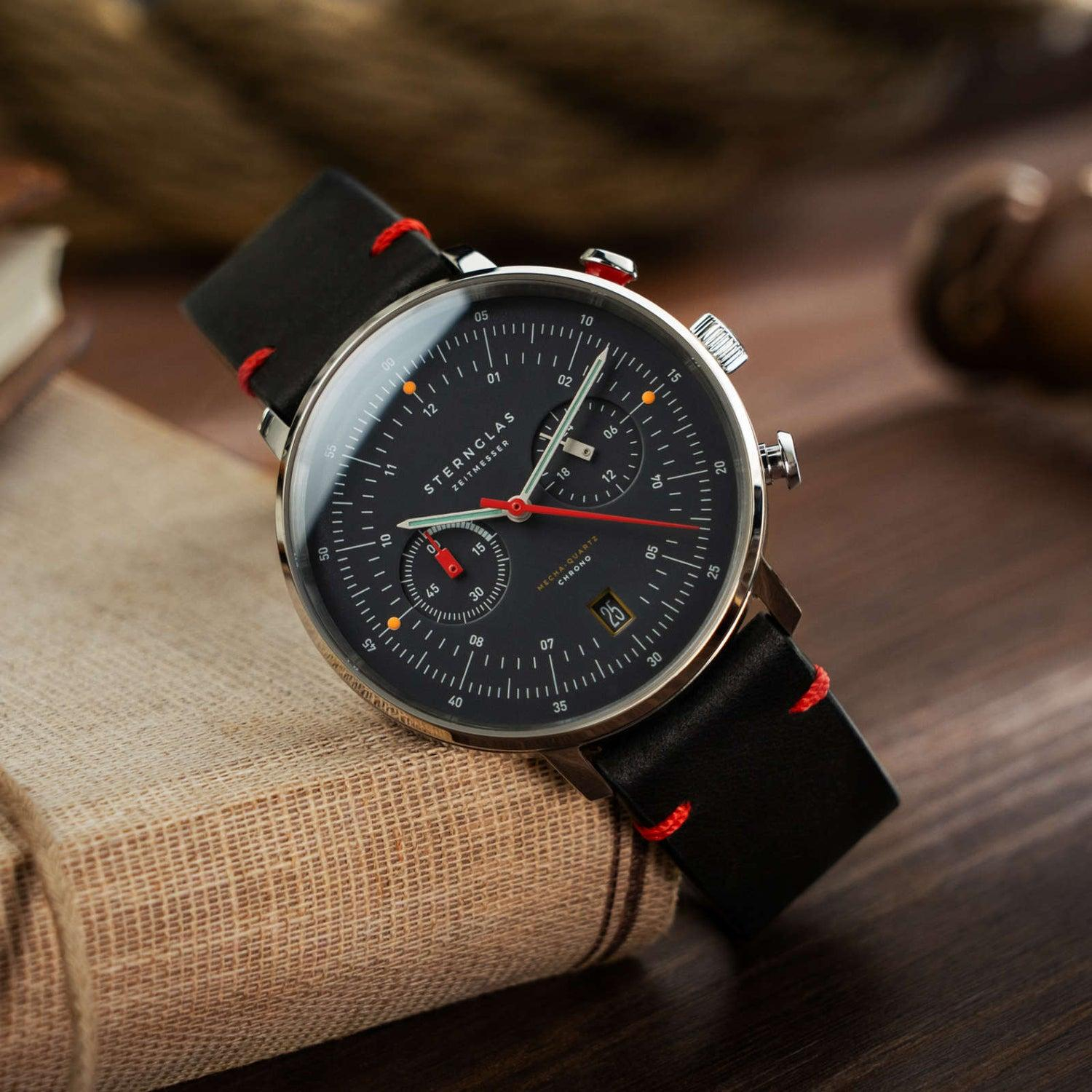 Sternglas Hamburg LIMITED chronograaf met saffierglas en zwarte wijzerplaat en lerenband