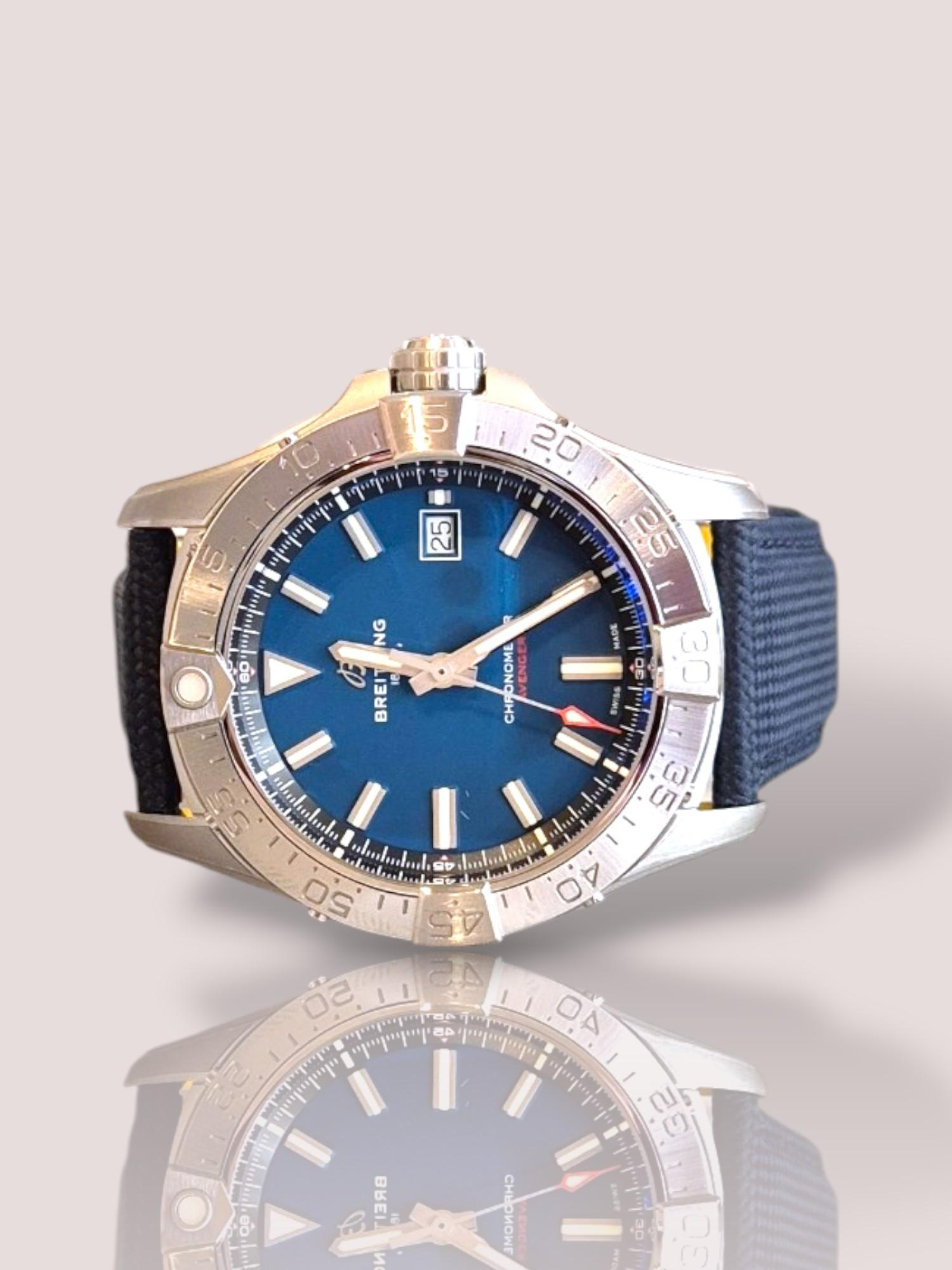 De Breitling Avenger Automatic 42 mm, is een stijlvol horloge met robuust ontwerp, perfect voor dagelijks gebruik. Dit polshorloge uit de categorie horloges biedt precisie en betrouwbaarheid. Draag het tijdens zakelijke bijeenkomsten of casual uitjes voor een verfijnde uitstraling. Combineer het met formele of casual kleding voor een tijdloze look.

Dit horloge is voorzien van een blauw leren band de 'blue military calfskin'.