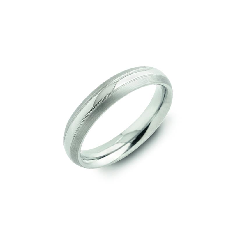 Deze gematteerde ring van Boccia Titanium heeft een glanzend accent. De ring is 5mm breed. 

