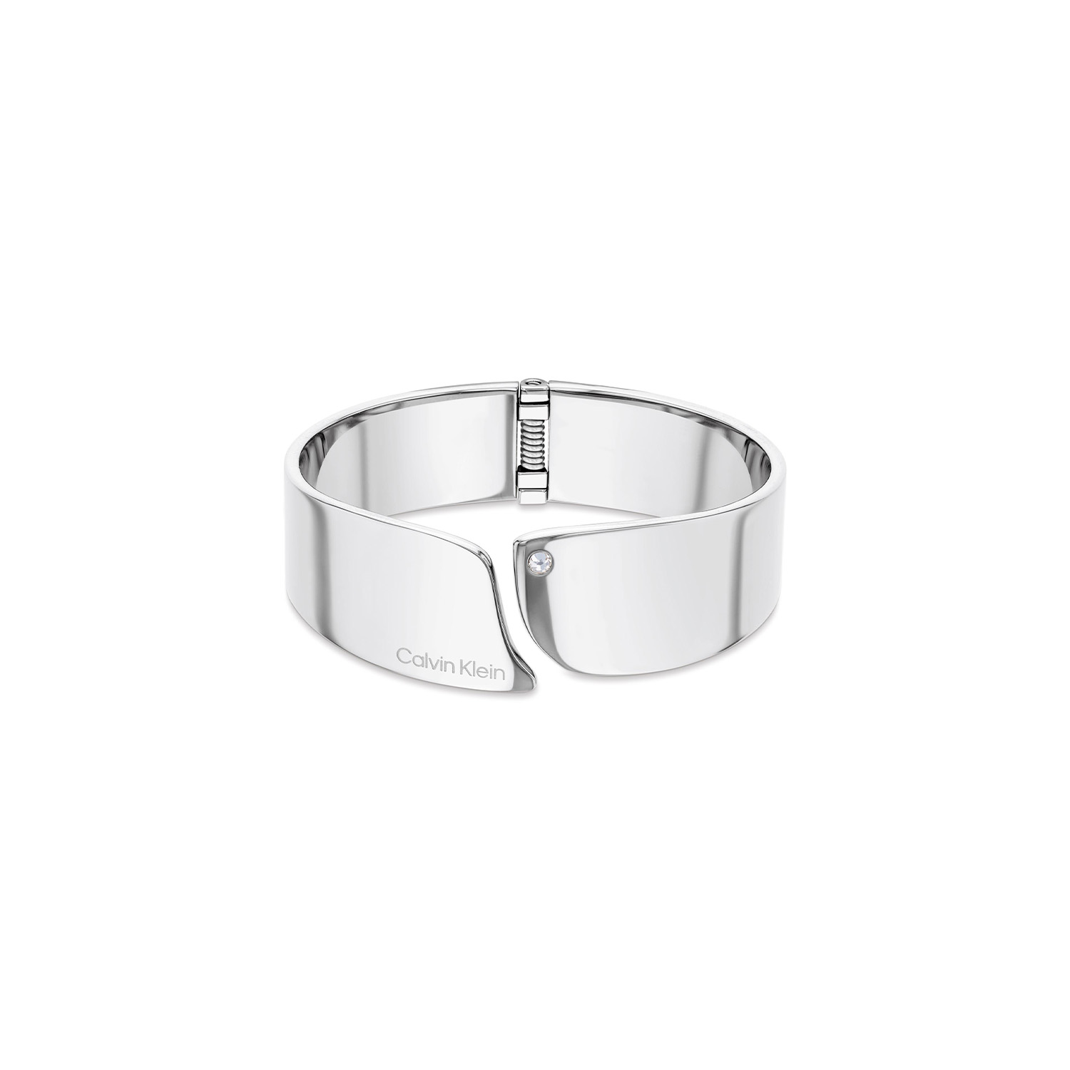 Calvin Klein CJ35000659 Dames Bangle Staal
Deze stalen dames bangle van Calvin Klein met nr CJ35000659 heeft een sierlijk uiterlijk. De zilverkleurige stijve armband is open aan de bovenkant, heeft ronde vormen, is glimmend en heeft een kristal aan 1 kant en is geschikt voor een pols van 17,5cm, door de opening is de maat iets aan te passen. Leuk te combineren met andere sieraden uit de serie van Calvin Klein.

OVER CALVIN KLEIN
Calvin Klein is een wereldwijd lifestylemerk dat gewaagde, vooruitstrevende idealen en een verleidelijke, vaak minimalistische, esthetiek nastreeft. Calvin Klein werd groot in de jaren 70 door haar mode- en merkjeans collecties. In de jaren 80 lanceerde Calvin Klein haar spraakmakende ondergoed dat uitdrukkelijk van logo &rsquo;s voorzien was. Vanwege het grote succes is het merk ook succesvol uitgerold in Accessoires, Parfums, Home, Brillen, Golf, Horloges en Sieraden.
Sinds de oprichting in 1968 door Calvin Klein, heeft het merk haar reputatie opgebouwd als leider in de Amerikaanse mode, dankzij een cleane esthetiek en innovatieve ontwerpen. Calvin Klein wil haar publiek verleiden en inspireren door middel van provocerende beelden en opvallende ontwerpen die prikkelen. 

SPECIFICATIES:
- Stalen dames bangle
- 17,5cm
- Zilverkleurig
- Glimmend