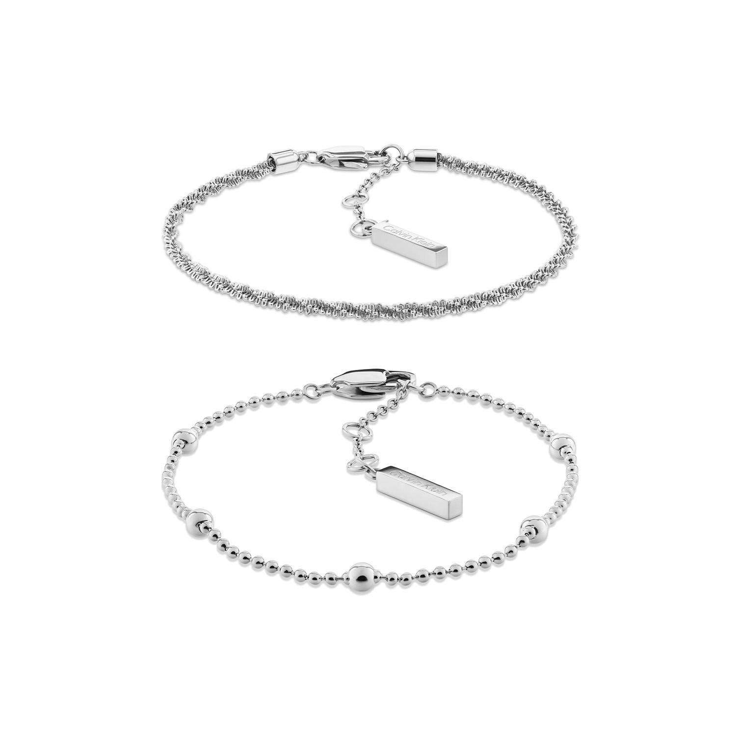 Calvin Klein CJ35000947 Dames Bracelet set Staal
Deze stalen dames armband set van Calvin Klein met nr CJ35000947 heeft een fijn uiterlijk. Twee fijne schakelarmbanden met verschillende schakels, leuk om te layeren. Door de extra tussenogen zijn ze op verschillende lengtes te dragen. Totale lengte 18,5cm. Leuk te combineren met andere sieraden uit de serie van Calvin Klein.

OVER CALVIN KLEIN
Calvin Klein is een wereldwijd lifestylemerk dat gewaagde, vooruitstrevende idealen en een verleidelijke, vaak minimalistische, esthetiek nastreeft. Calvin Klein werd groot in de jaren 70 door haar mode- en merkjeans collecties. In de jaren 80 lanceerde Calvin Klein haar spraakmakende ondergoed dat uitdrukkelijk van logo &rsquo;s voorzien was. Vanwege het grote succes is het merk ook succesvol uitgerold in Accessoires, Parfums, Home, Brillen, Golf, Horloges en Sieraden.
Sinds de oprichting in 1968 door Calvin Klein, heeft het merk haar reputatie opgebouwd als leider in de Amerikaanse mode, dankzij een cleane esthetiek en innovatieve ontwerpen. Calvin Klein wil haar publiek verleiden en inspireren door middel van provocerende beelden en opvallende ontwerpen die prikkelen. 

SPECIFICATIES:
- Stalen dames armband set
- Lengte 18,5cm verstelbaar
- Fijne schakels
- Glimmend