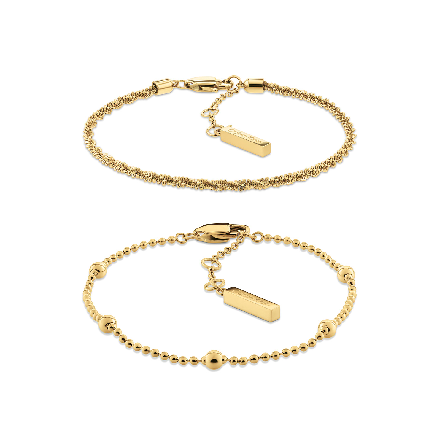 Calvin Klein CJ35000948 Dames Bracelet set Staal Gp
Deze stalen dames armband set van Calvin Klein met nr CJ35000948 heeft een fijn uiterlijk. Twee fijne goudkleurige schakelarmbanden met verschillende schakels, leuk om te layeren. Door de extra tussenogen zijn ze op verschillende lengtes te dragen. Totale lengte 18,5cm. Leuk te combineren met andere sieraden uit de serie van Calvin Klein.

OVER CALVIN KLEIN
Calvin Klein is een wereldwijd lifestylemerk dat gewaagde, vooruitstrevende idealen en een verleidelijke, vaak minimalistische, esthetiek nastreeft. Calvin Klein werd groot in de jaren 70 door haar mode- en merkjeans collecties. In de jaren 80 lanceerde Calvin Klein haar spraakmakende ondergoed dat uitdrukkelijk van logo &rsquo;s voorzien was. Vanwege het grote succes is het merk ook succesvol uitgerold in Accessoires, Parfums, Home, Brillen, Golf, Horloges en Sieraden.
Sinds de oprichting in 1968 door Calvin Klein, heeft het merk haar reputatie opgebouwd als leider in de Amerikaanse mode, dankzij een cleane esthetiek en innovatieve ontwerpen. Calvin Klein wil haar publiek verleiden en inspireren door middel van provocerende beelden en opvallende ontwerpen die prikkelen. 

SPECIFICATIES:
- Stalen dames armband set Gp
- Lengte 18,5cm verstelbaar
- Fijne schakels
- Glimmend