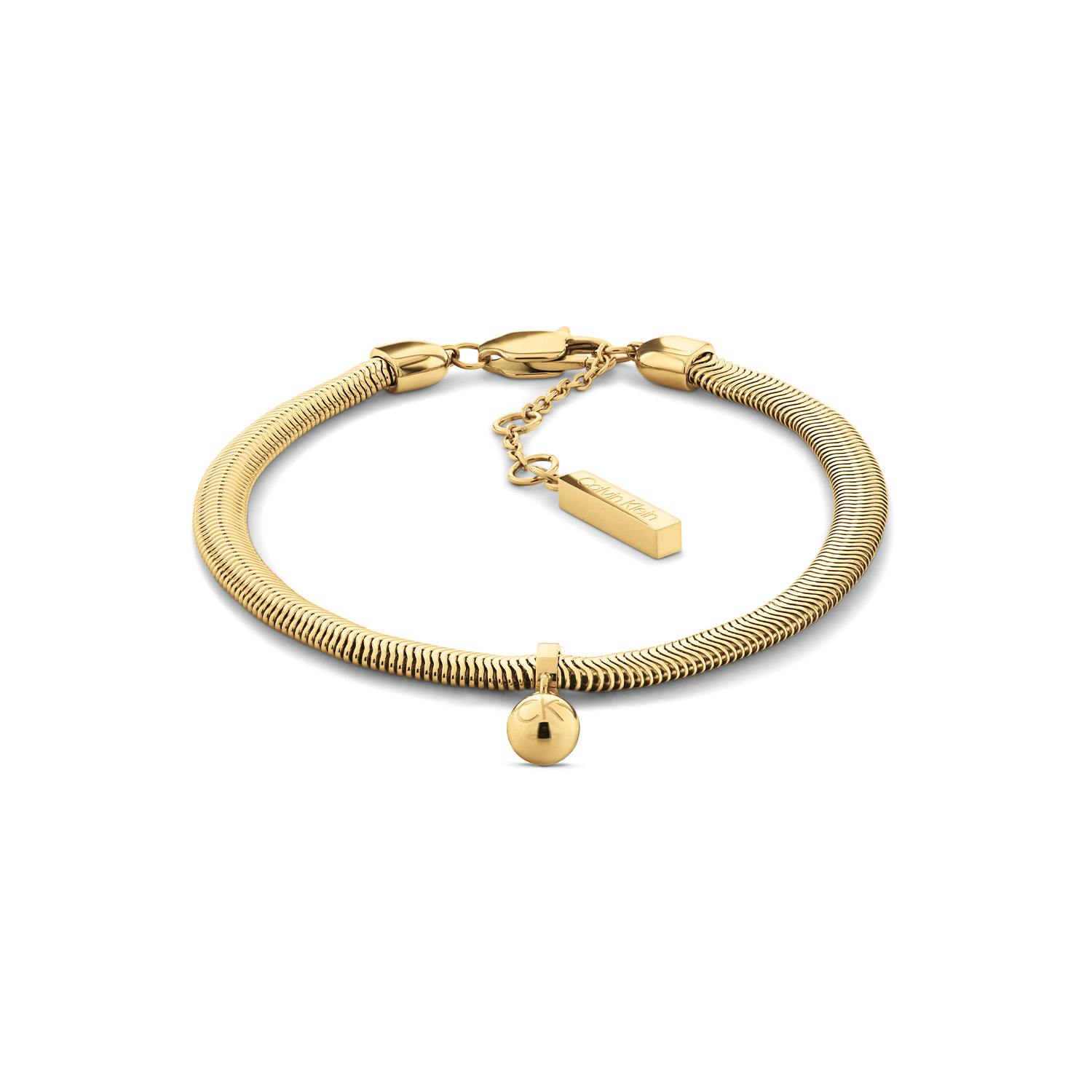 Calvin Klein CJ35000959 Dames Bracelet Staal Gp
Deze stalen dames armband van Calvin Klein met nr CJ35000959 heeft een strak uiterlijk. Aan de gladde goudkleurige slangen armband hangt een fijne ronde hanger met het CK logo. Door een verlengketting is de armband op meerdere lengtes te dragen. De langste lengte is 18,5cm. Leuk te combineren met andere sieraden uit de serie van Calvin Klein.

OVER CALVIN KLEIN
Calvin Klein is een wereldwijd lifestylemerk dat gewaagde, vooruitstrevende idealen en een verleidelijke, vaak minimalistische, esthetiek nastreeft. Calvin Klein werd groot in de jaren 70 door haar mode- en merkjeans collecties. In de jaren 80 lanceerde Calvin Klein haar spraakmakende ondergoed dat uitdrukkelijk van logo &rsquo;s voorzien was. Vanwege het grote succes is het merk ook succesvol uitgerold in Accessoires, Parfums, Home, Brillen, Golf, Horloges en Sieraden.
Sinds de oprichting in 1968 door Calvin Klein, heeft het merk haar reputatie opgebouwd als leider in de Amerikaanse mode, dankzij een cleane esthetiek en innovatieve ontwerpen. Calvin Klein wil haar publiek verleiden en inspireren door middel van provocerende beelden en opvallende ontwerpen die prikkelen. 

SPECIFICATIES:
- Stalen dames armband Gp
- Lengte 18,5cm
- Verstelbaar
- Glimmend