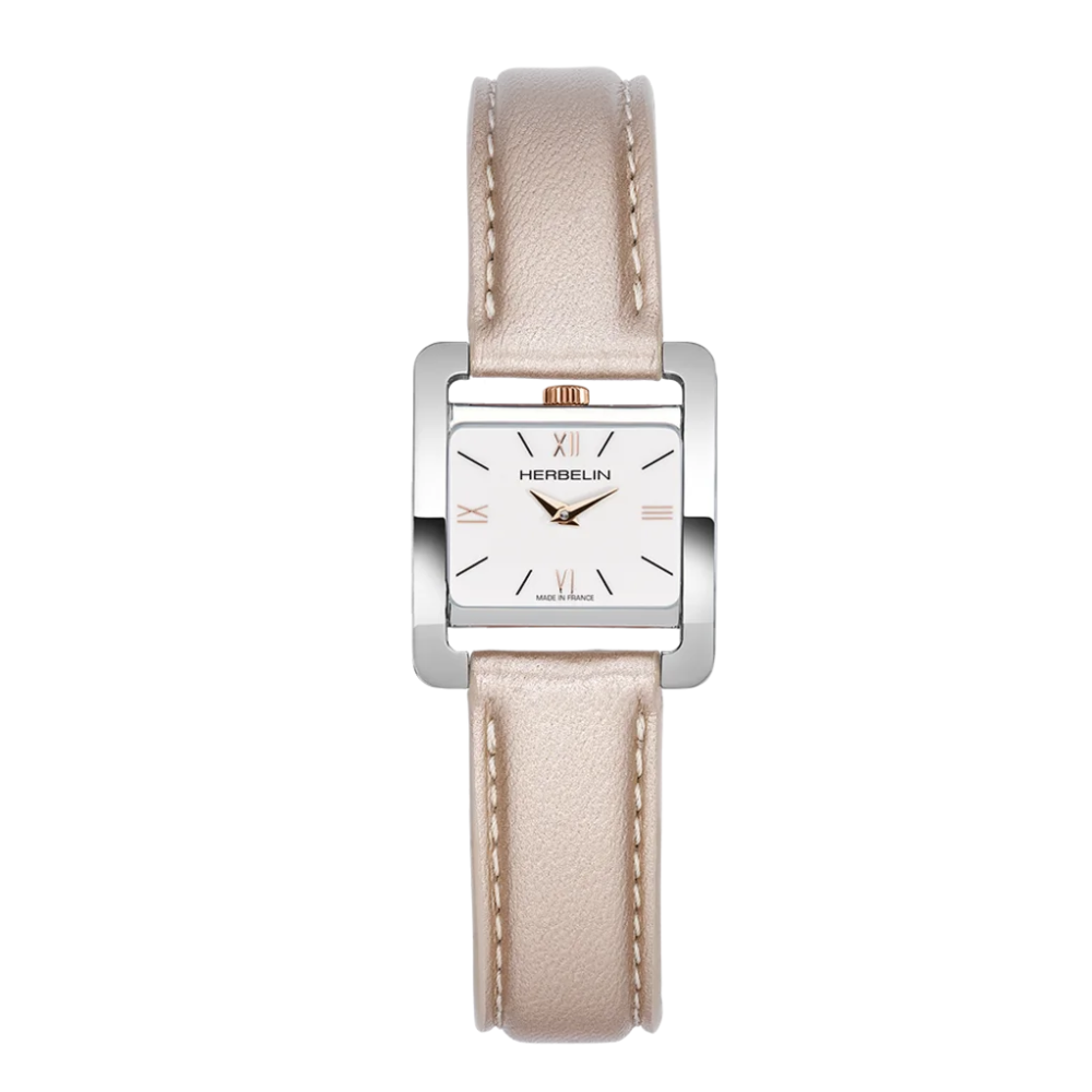 Elegante dameshorloge met ros&eacute;gouden accenten, wit wijzerplaat en roze leren band, aangedreven door een betrouwbaar quartz uurwerk.