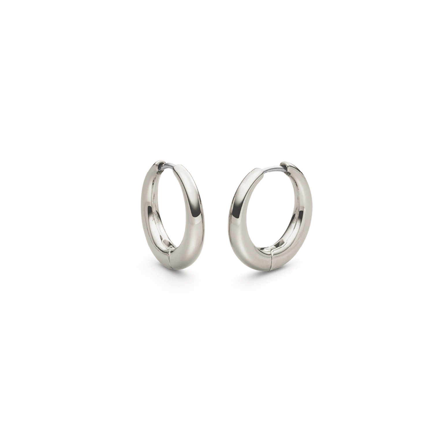 Boccia Titanium 05100-01 Oorringen 20mm
Deze unieke titanium oorringen van Boccia Titanium zijn een mooie toevoeging aan je sieradencollectie! Wat deze titanium klapoorringen uniek maakt is dat ze van boven smal zijn en verlopen naar breed, dit geeft een chique uitstraling. De oorringen hebben een doorsnee van 20mm en sluiten met een scharnier. Combineer de oorbellen met andere Boccia sieraden voor een complete look.

HET MERK
Boccia Titanium is het titanium merk van Nederland, dat zijn oorsprong in Duitsland vindt en is opgericht in het jaar 1992. Ontwikkeld door internationale ontwerpers. Alle titanium componenten van de BOCCIA TITANIUM collectie zijn gemaakt van 99,7% puur titanium; het bijzondere materiaal. Het is licht in gewicht, neemt de temperatuur van de huid aan en is zeer huidvriendelijk. Bovendien is het corrosie- en temperatuurbestendig.

SPECIFICATIES
- Oorsieraden
- Puur titanium
- Rond
- &Oslash; 20mm