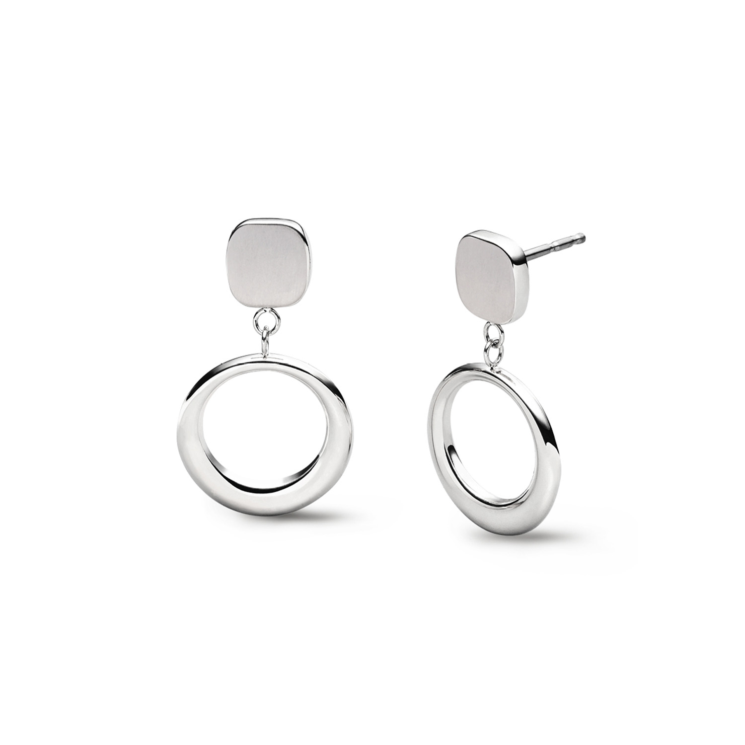 Boccia Titanium 05105-01 Oorstekers 2,5cm
Geef je look een moderne, verfijnde twist met deze schitterende titanium oorstekers, ontworpen met een speels contrast van vierkante en ronde vormen. Lengte 2,5cm. De perfecte balans tussen strakke lijnen en zachte rondingen maakt deze oorbellen uniek, tijdloos en verrassend veelzijdig. Combineer deze oorbellen met de bijpassende sieraden voor een complete look.

HET MERK
Boccia Titanium is het titanium merk van Nederland, dat zijn oorsprong in Duitsland vindt en is opgericht in het jaar 1992. Ontwikkeld door internationale ontwerpers. Alle titanium componenten van de BOCCIA TITANIUM collectie zijn gemaakt van 99,7% puur titanium; het bijzondere materiaal. Het is licht in gewicht, neemt de temperatuur van de huid aan en is zeer huidvriendelijk. Bovendien is het corrosie- en temperatuurbestendig.

SPECIFICATIES
- Oorstekers 
- Puur titanium
- Zilverkleurig
- 2,5cm