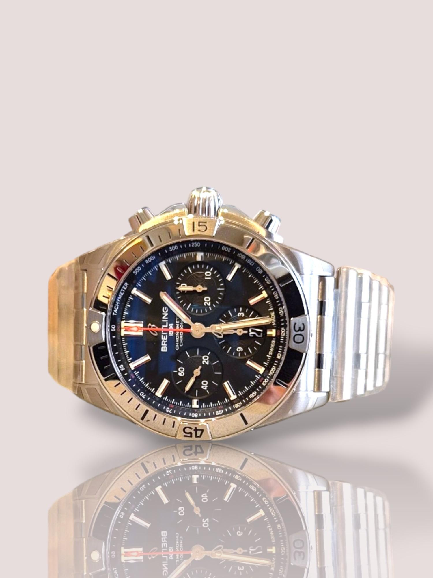 De Breitling Chronomat B01 Automatic in 42mm heeft een opvallende groene wijzerplaat en een robuuste stalen vouwsluiting, ideaal voor dagelijks gebruik. Dit luxe polshorloge is een perfecte mix van stijl en functionaliteit. Draag het als blikvanger bij formele gelegenheden of als stijlvolle aanvulling op een casual outfit.

Dit horloge is een absolute musthave voor elke horloge liefhebber!