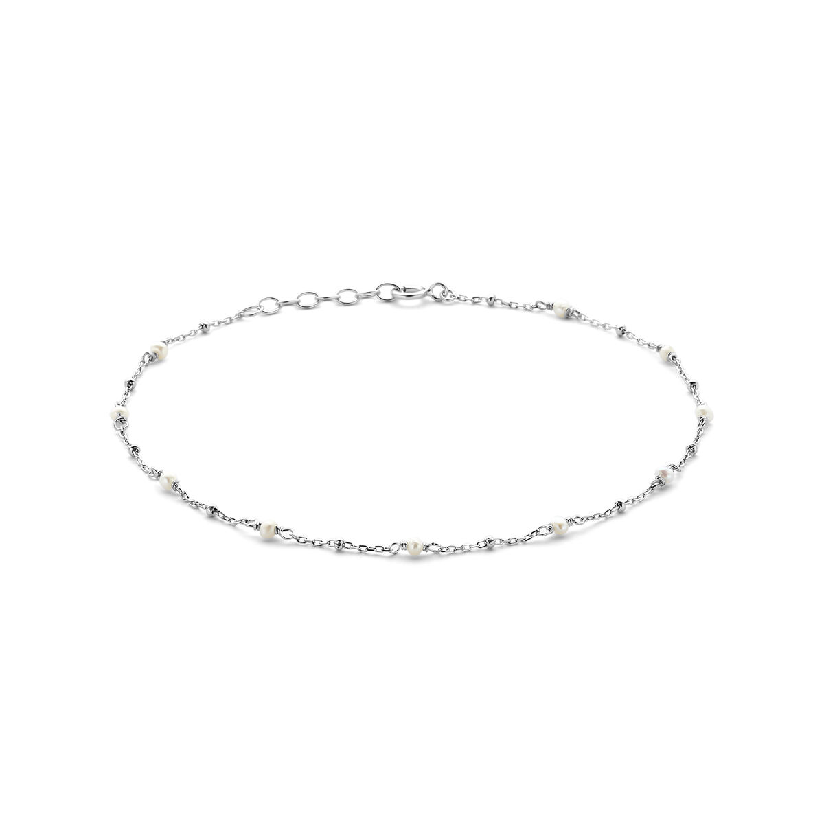 Gerhodineerd 925 zilveren enkelbandje uitgevoerd met een witte parel. De enkelband heeft een draaglengte van 24cm met een extensie van 2cm. De parel heeft een breedte van 2.5mm. De schakelbreedte is 1.0mm.