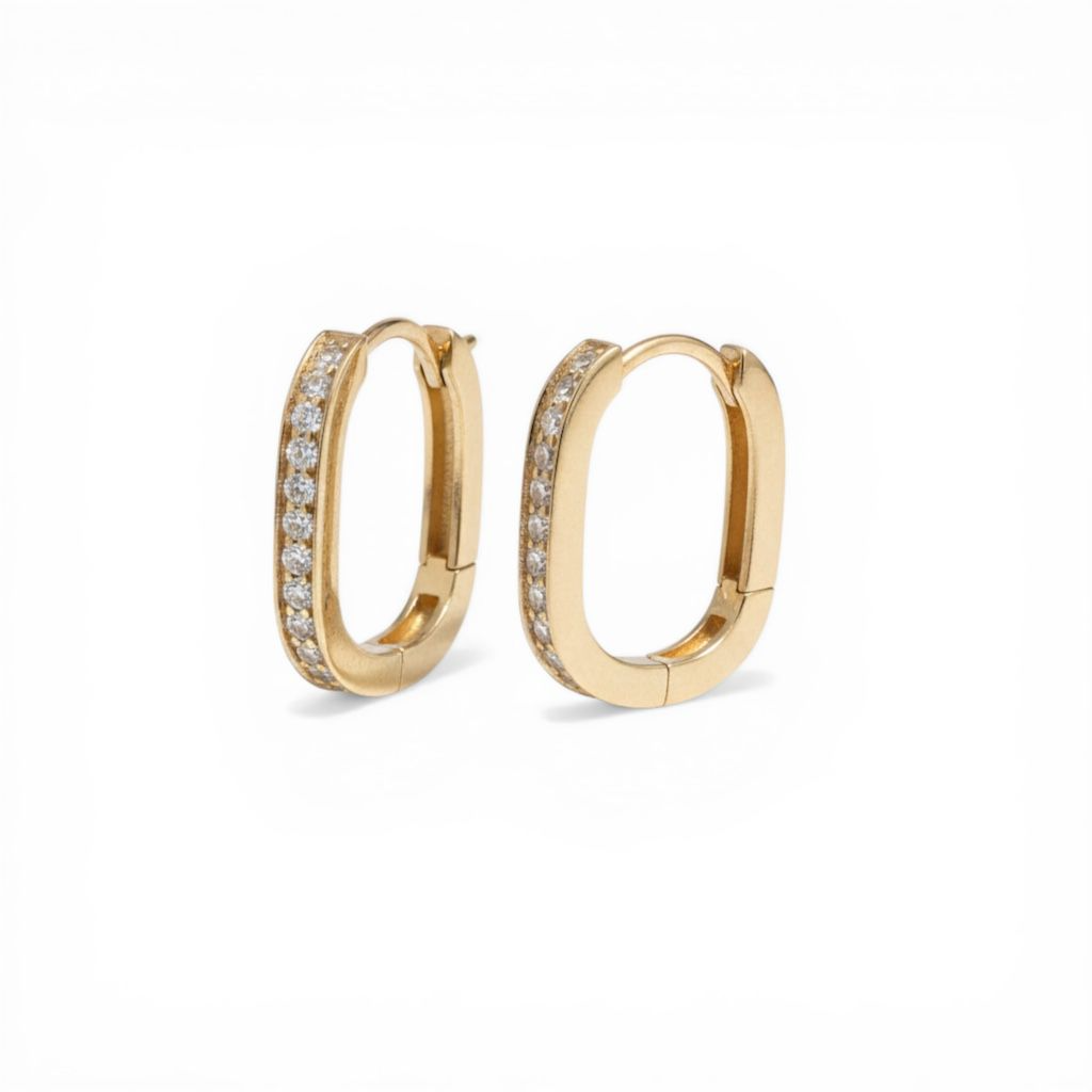 14 karaat geelgouden creolen met briljant van totaal 0.30 caraat.