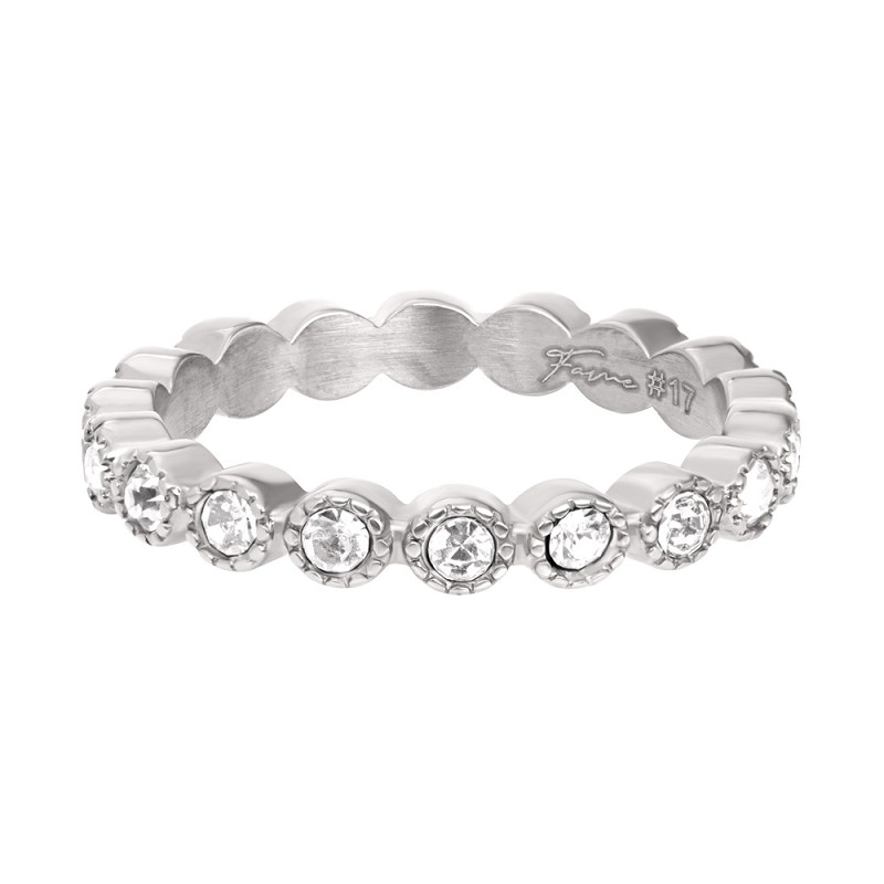 De iXXXi Fame ring Kaia is een basic single ring gemaakt van stainless steel. De ring heeft het design van diverse cirkels met daarin sprankelende zirconia stenen naast elkaar.