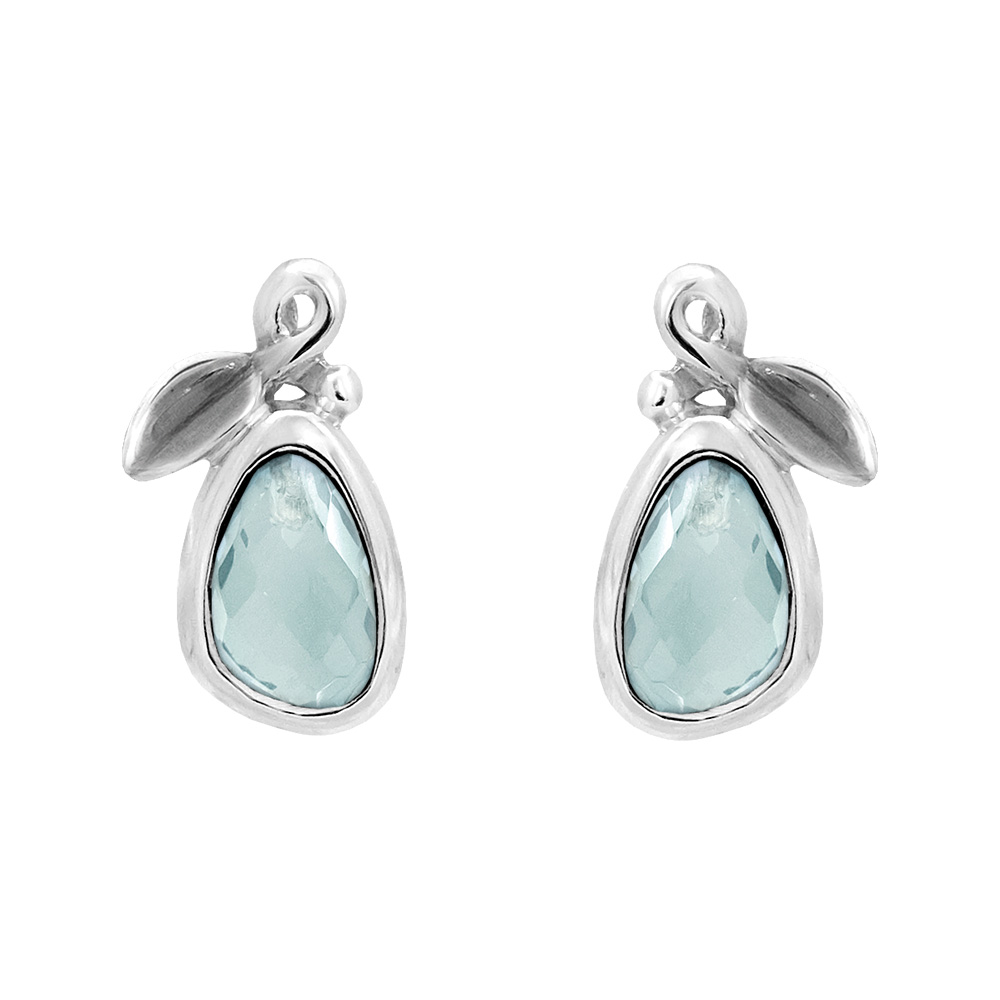 Deze sterling zilveren oorknoppen bevatten elk een 7 x 4,5 mm blauwe topaas.