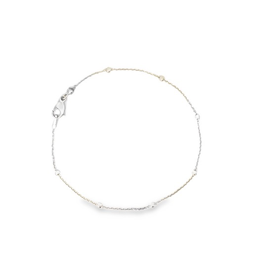 Dieses elegante Armband aus Silber geh&ouml;rt zur Kategorie JEWEL . Es l&auml;sst sich am besten alleine tragen oder in Kombination mit anderen Armb&auml;ndern f&uuml;r einen stilvollen Layering-Effekt. Perfekt f&uuml;r jeden Anlass, verleiht es Ihrem Outfit einen Hauch von zeitloser Eleganz und Raffinesse.