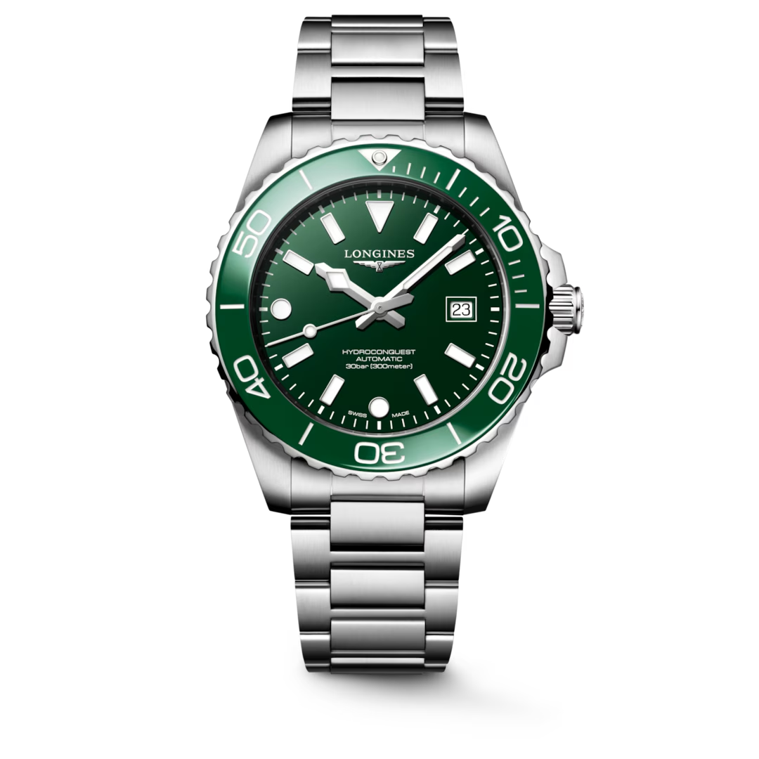 De Longines Hydroconquest L37884066 horloge biedt een combinatie van stijl en functionaliteit. Met een roestvrijstalen horlogekast en -band, analoge wijzerplaat met groene kleur en datumfunctie, is dit horloge zowel waterbestendig als antiallergisch. Draag het als een elegant polshorloge, perfect voor zowel formele als casual gelegenheden. Het automatische Zwitserse uurwerk garandeert precisie en betrouwbaarheid.