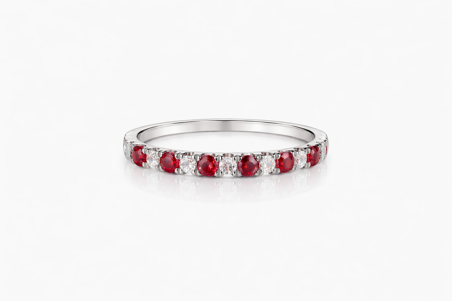 Witgouden ring met robijn