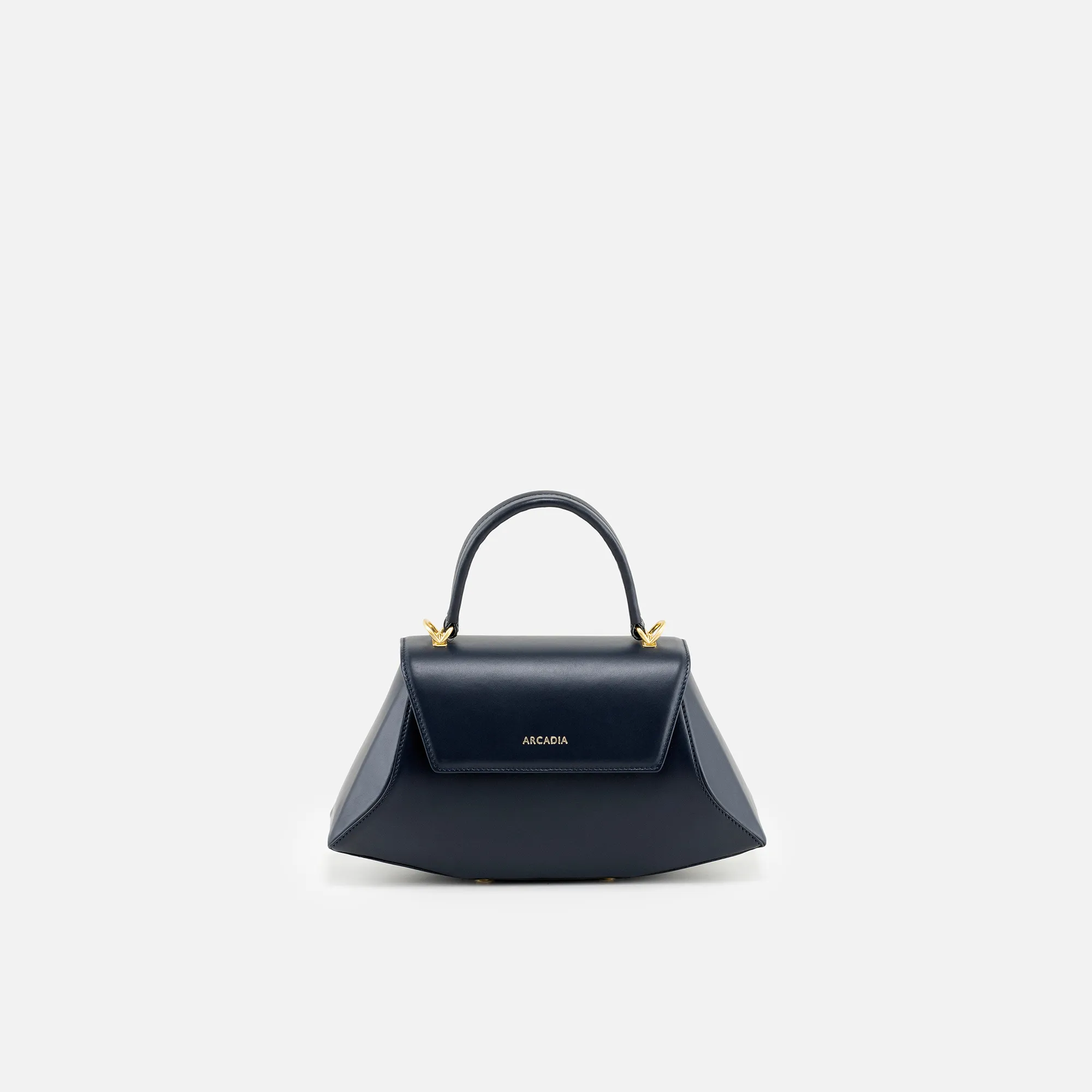 Siren &ndash; Leren Schoudertas met Minimalistisch Design | Made in Italy

Ge&iuml;nspireerd door de mythische charme van de Griekse sirenen, verenigt de Siren tas strakke geometrische lijnen met zachte, vloeiende details voor een verfijnde, moderne uitstraling. Het minimalistische ontwerp is verkrijgbaar in twee praktische formaten: een grotere variant voor dagelijks gebruik, comfortabel te dragen over de schouder, en een kleinere uitvoering die perfect is voor essentials en zowel in de hand als over de schouder gedragen kan worden. Siren belichaamt de perfecte harmonie tussen elegantie en functionaliteit, met een onderscheidend silhouet dat moeiteloos opvalt.

Details

Glad kalfsleer
Handvatval: 11 cm
Magneetsluiting
Binnenvak met ritssluiting
Geborstelde metalen hardware
Voering met merklogo
Verstelbare schouderriem: 30&ndash;60 cm
Beschermende metalen voetjes
Gemaakt in Itali&euml;

Afmetingen
L 30 &times; H 18 &times; D 8 cm