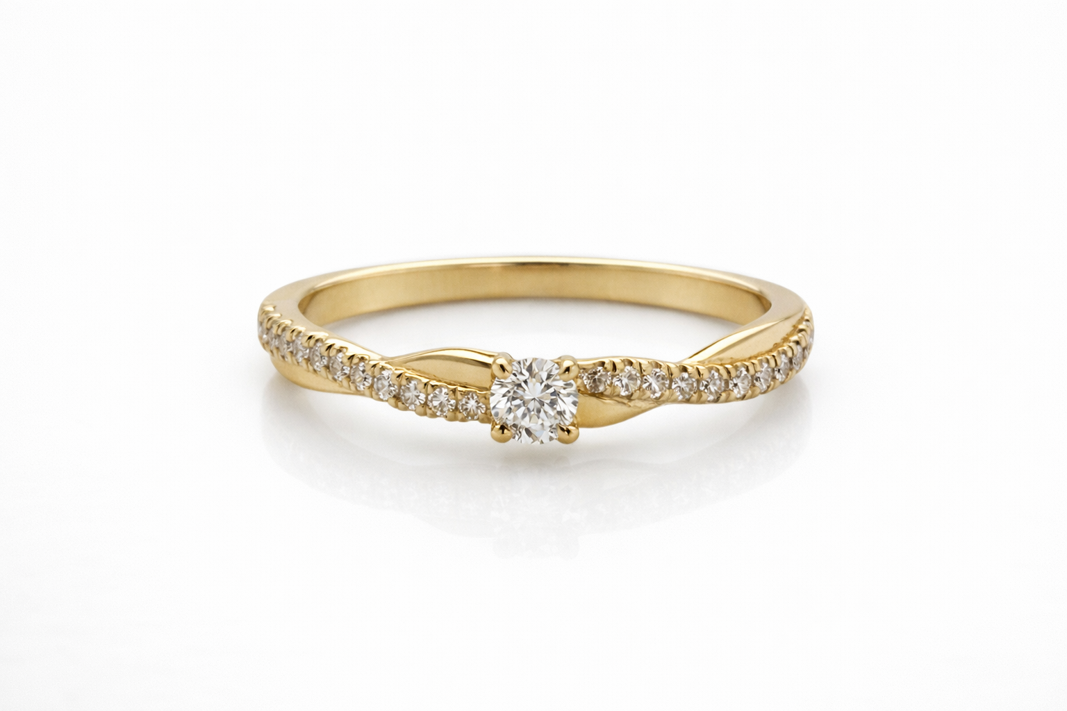 Ring goud 18kt met natuurlijke diamant.