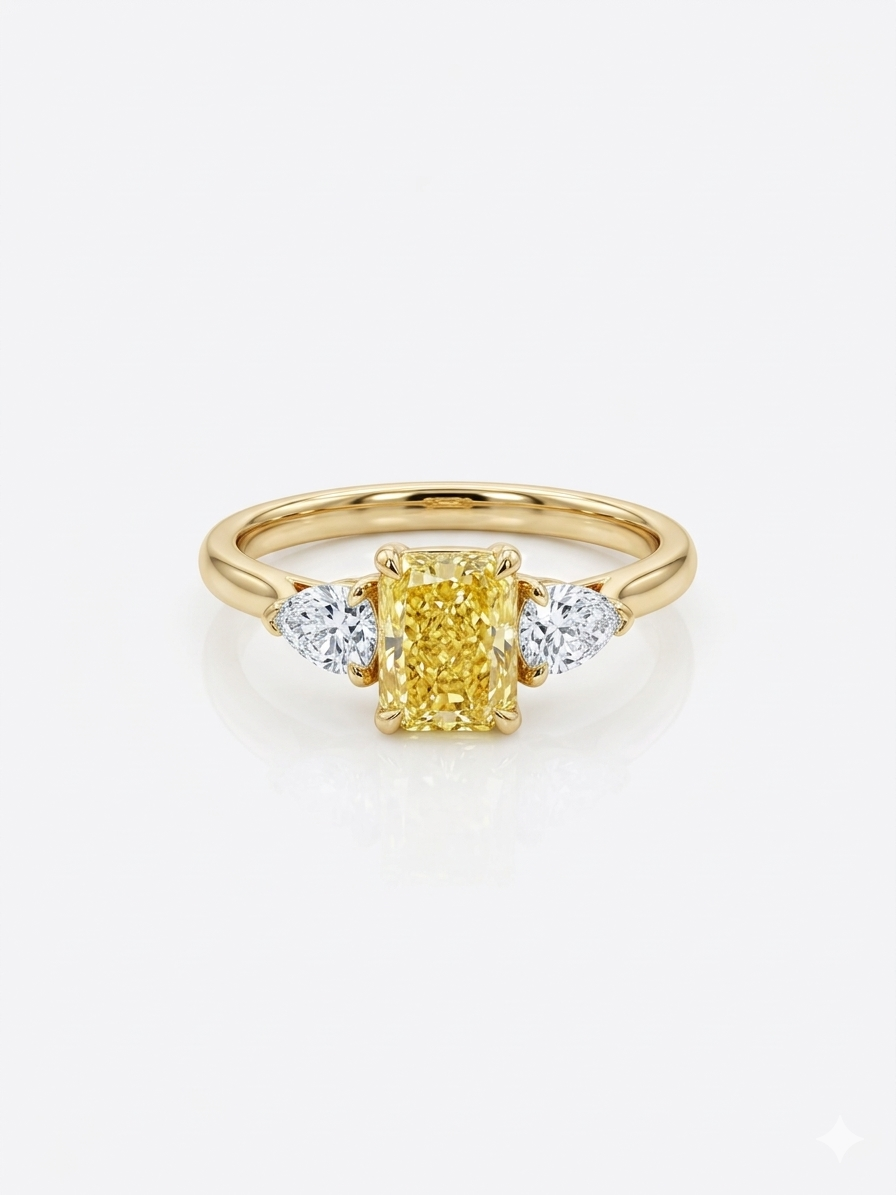 Deze exclusieve ring is vervaardigd uit 14 karaat geel goud en straalt pure luxe en elegantie uit. Het middelpunt wordt gevormd door een schitterende 1.00 karaat gele lab grown diamant van VVS2 kwaliteit, bekend om zijn uitzonderlijke helderheid en levendige kleur.

Aan weerszijden van de centrale steen zijn twee verfijnde peer geslepen lab grown diamanten geplaatst, die het ontwerp een elegante en unieke uitstraling geven. De combinatie van de warme goudtint en de sprankelende diamanten zorgt voor een tijdloos en opvallend sieraad.

Lab grown diamanten zijn duurzaam en ethisch verantwoord, met dezelfde optische en chemische eigenschappen als natuurlijke diamanten.

RIng wordt geleverd met een IGI diamanten certificaat 