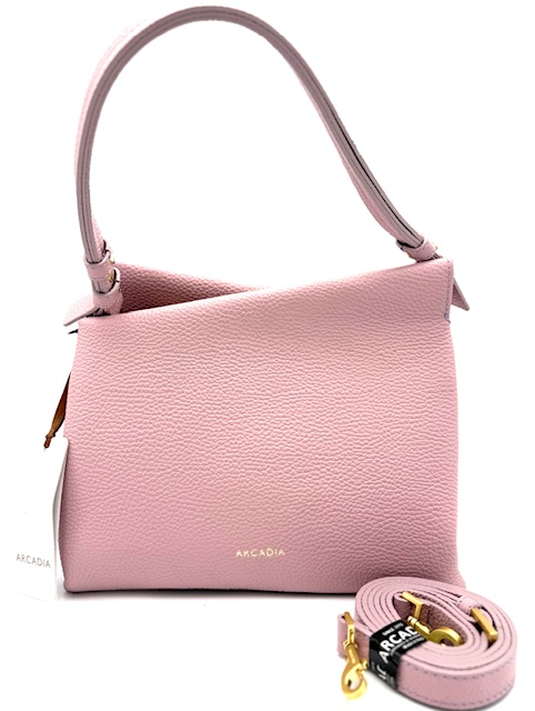 Gedurfde, asymmetrische lijnen defini&euml;ren de Arcadia Julia &mdash; een uitgesproken silhouet waarin avant-gardistisch design en verfijnde elegantie samenkomen. De tas is ontworpen voor dagelijks gebruik, met een perfecte balans tussen vorm en functionaliteit. De verstelbare schouderriem biedt veelzijdigheid en draagcomfort, waardoor de tas zich moeiteloos aanpast aan elke gelegenheid.

Details

Generfd kalfsleer
Handvatval: 16 cm
Magneetsluiting
Binnenvak met ritssluiting
Centraal compartiment met ritssluiting
Geborstelde metalen hardware
Voering met merklogo
Verstelbare schouderriem: 30&ndash;60 cm
Gemaakt in Itali&euml;

Afmetingen
L 26 &times; H 22 &times; D 13 cm