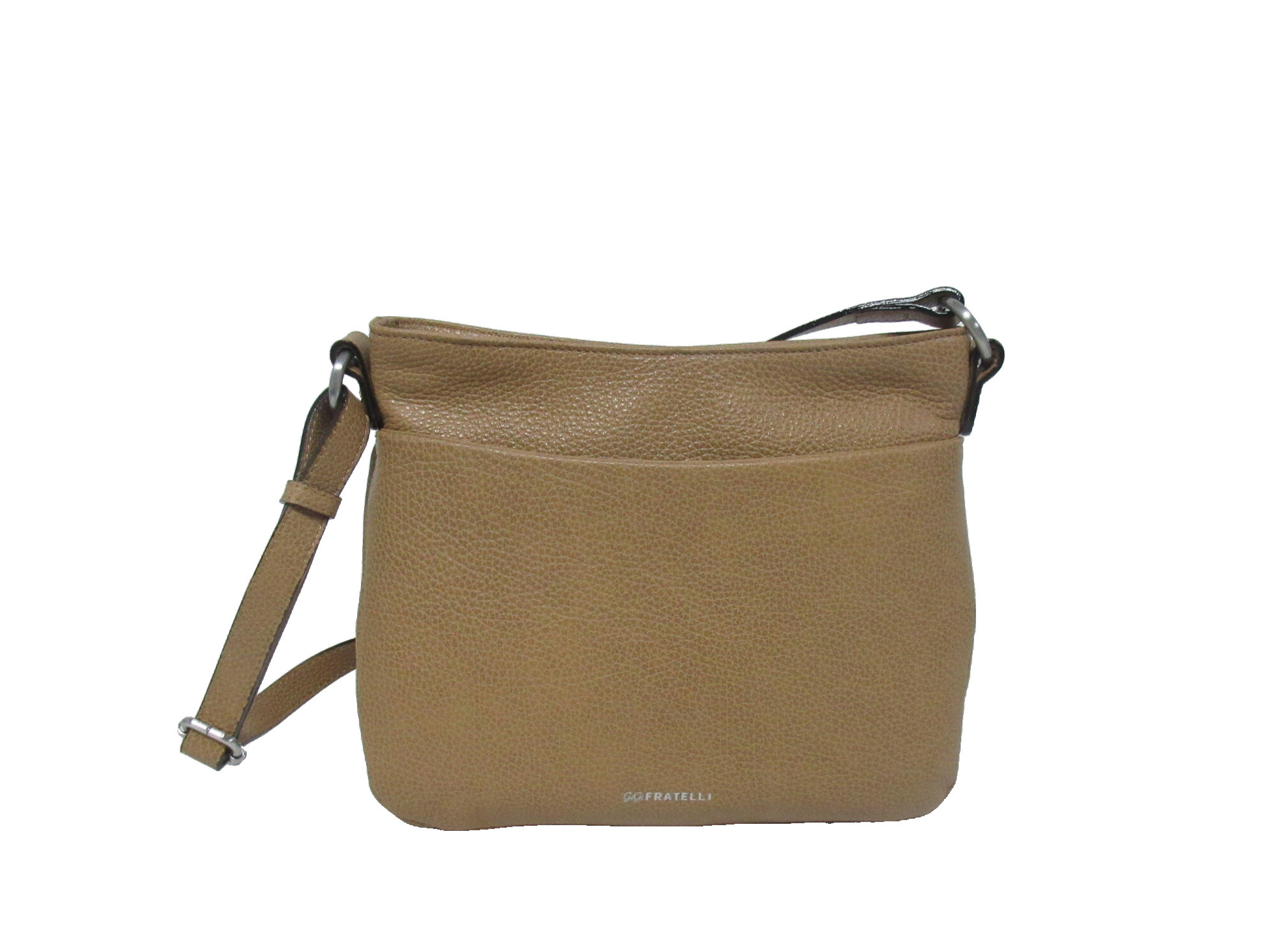 Stijlvol, praktisch en perfect georganiseerd &ndash; deze tas van hoogwaardig nerf rundleer is ontworpen voor wie overzicht en elegantie wil combineren. Dankzij de slimme indeling neem je al je essentials moeiteloos en geordend mee, of je nu onderweg bent naar werk of een dagje uit.

De tas is voorzien van een handig voorvak met blinde magneetsluiting en een discreet achtervak met weggewerkte rits voor spullen die je snel bij de hand wilt hebben. Binnenin zorgt een middelste vak met ritssluiting voor extra veiligheid, terwijl de twee ruime hoofdcompartimenten optimaal gebruiksgemak bieden. E&eacute;n compartiment beschikt over twee steekvakken, ideaal voor je telefoon en kleine accessoires, en het andere compartiment is uitgerust met een afsluitbaar ritsvak.

De bruine voering, afgewerkt met het herkenbare Gigi Fratelli logo, geeft de tas een luxe en verfijnde uitstraling.

Afmetingen: hoogte 21 cm x breedte 26 cm x diepte 7 cm.