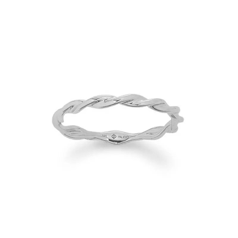 Wit gouden ring gedraaid
