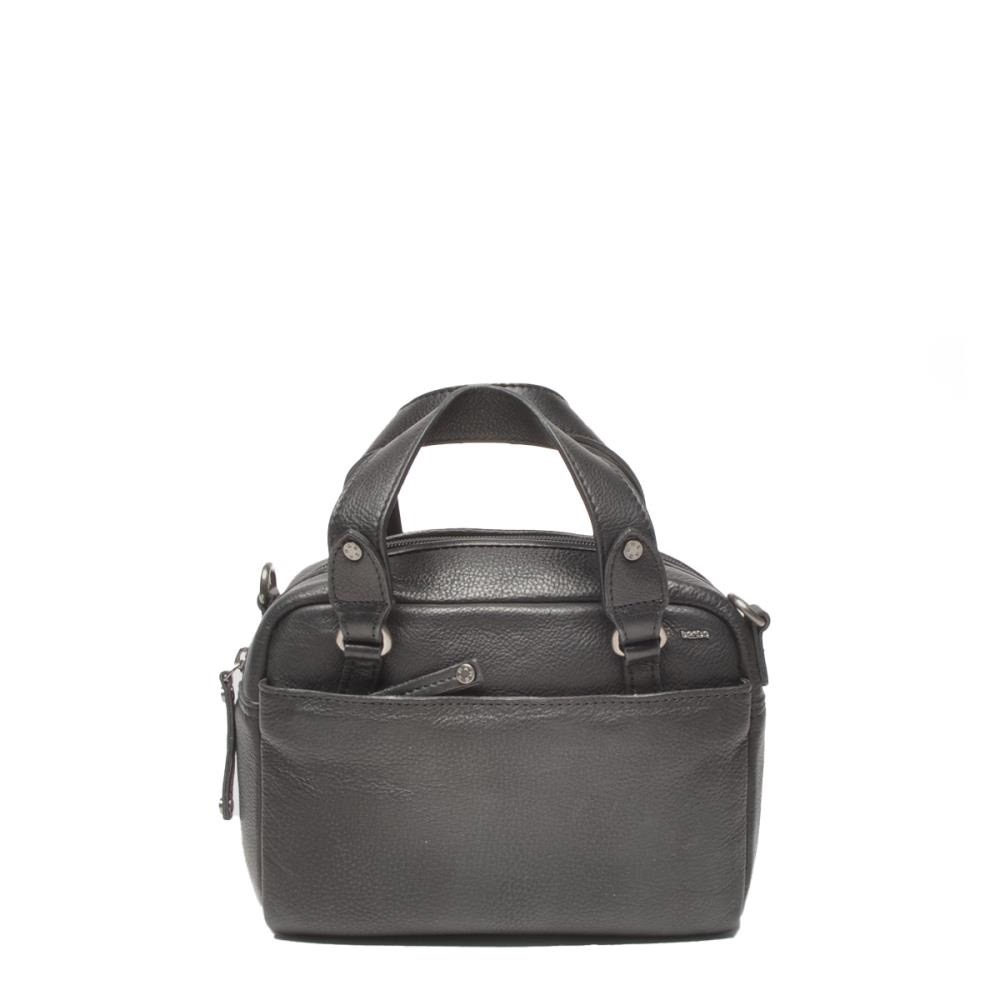 Lucca Handtas &ndash; Zwart Rundleer voor Dames
Ga voor een tijdloze en elegante uitstraling met de Lucca handtas voor dames in zwart. Deze klassieke kleur maakt de tas veelzijdig en perfect te combineren met iedere outfit &ndash; van zakelijk tot casual. De tas is vervaardigd van hoogwaardig rundleder, wat zorgt voor een luxe look en een lange levensduur.
Met afmetingen van 10 &times; 22 &times; 18 cm en een gewicht van 1000 gram, biedt deze handtas voldoende ruimte voor al je dagelijkse essentials zoals je portemonnee, telefoon en make-up. Het praktische ontwerp helpt je om alles overzichtelijk op te bergen, terwijl de stevige handgrepen zorgen voor comfortabel draaggemak.
De Lucca collectie staat bekend om haar verfijnde afwerking en minimalistische design. Deze dames handtas in zwart is een echte must-have die stijl en functionaliteit moeiteloos combineert.
Belangrijkste kenmerken:
Gemaakt van premium rundleder
Kleur: Zwart (tijdloos en veelzijdig)
Ruim en praktisch formaat
Afmetingen: 10 &times; 22 &times; 18 cm
Gewicht: 1000 g
Stevige handgrepen
Onderdeel van de Lucca collectie
Ideaal voor dagelijks gebruik en werk
Kies voor een stijlvolle en veelzijdige look met de Lucca handtas in zwart &ndash; de perfecte mix van elegantie en gebruiksgemak.