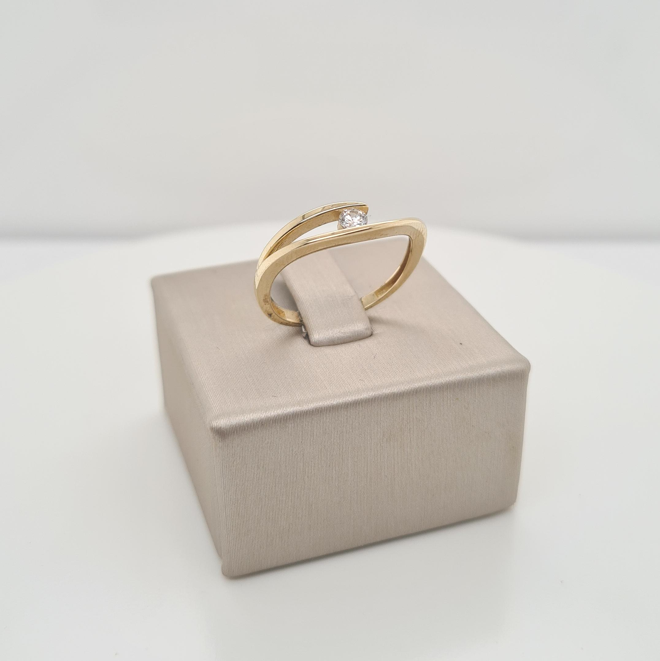 14krt gouden ring met zirkonia