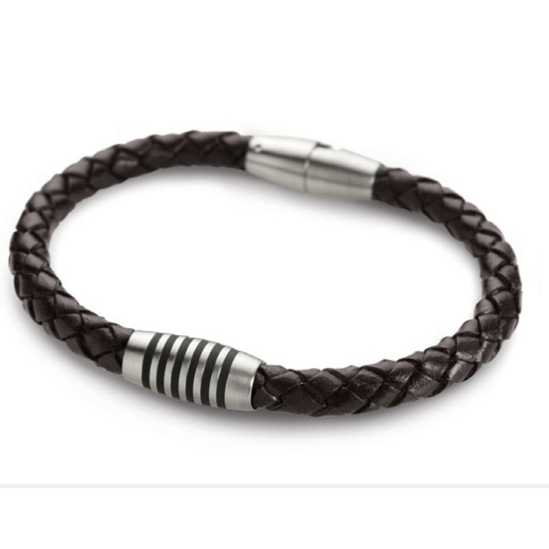 Das Armband besticht durch ein elegantes braunes Lederdesign mit einem Element aus Titan. Es erg&auml;nzt stilvoll jedes Outfit. Am besten tragen Sie es locker ums Handgelenk, um Komfort und Stil zu vereinen. Ideal f&uuml;r den t&auml;glichen Gebrauch oder besondere Anl&auml;sse. Perfekte Kombination von Luxus und Funktionalit&auml;t.